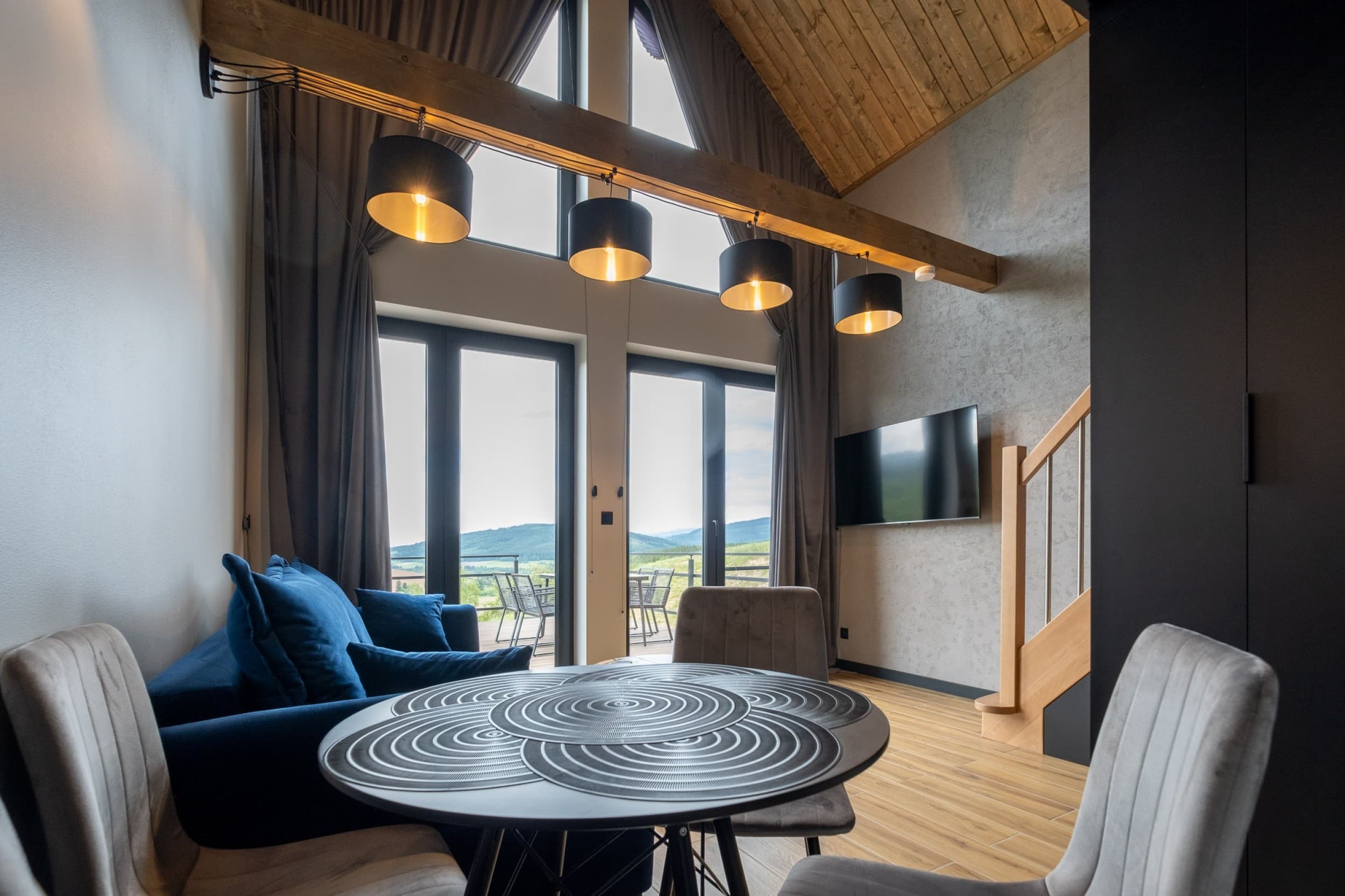 Odprężający Pobyt w Domku z Jacuzzi (1 Noc, 2 Osoby) | Loft Point | Pustelnik | Wyjątkowy Prezent
