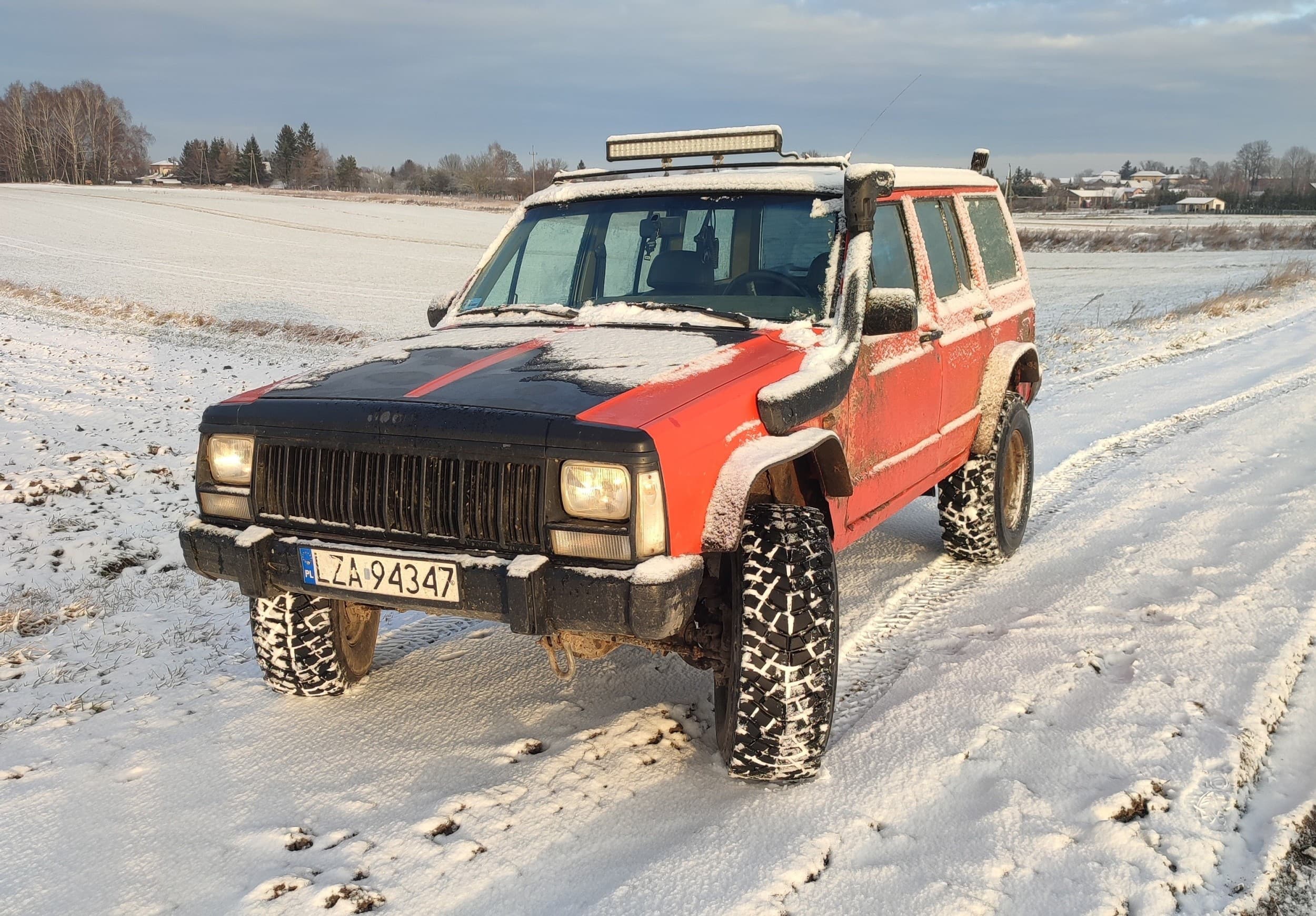 Jazda Off-Road Jeep Cherokee XJ (60 minut) | Zamość | Wyjątkowy Prezent