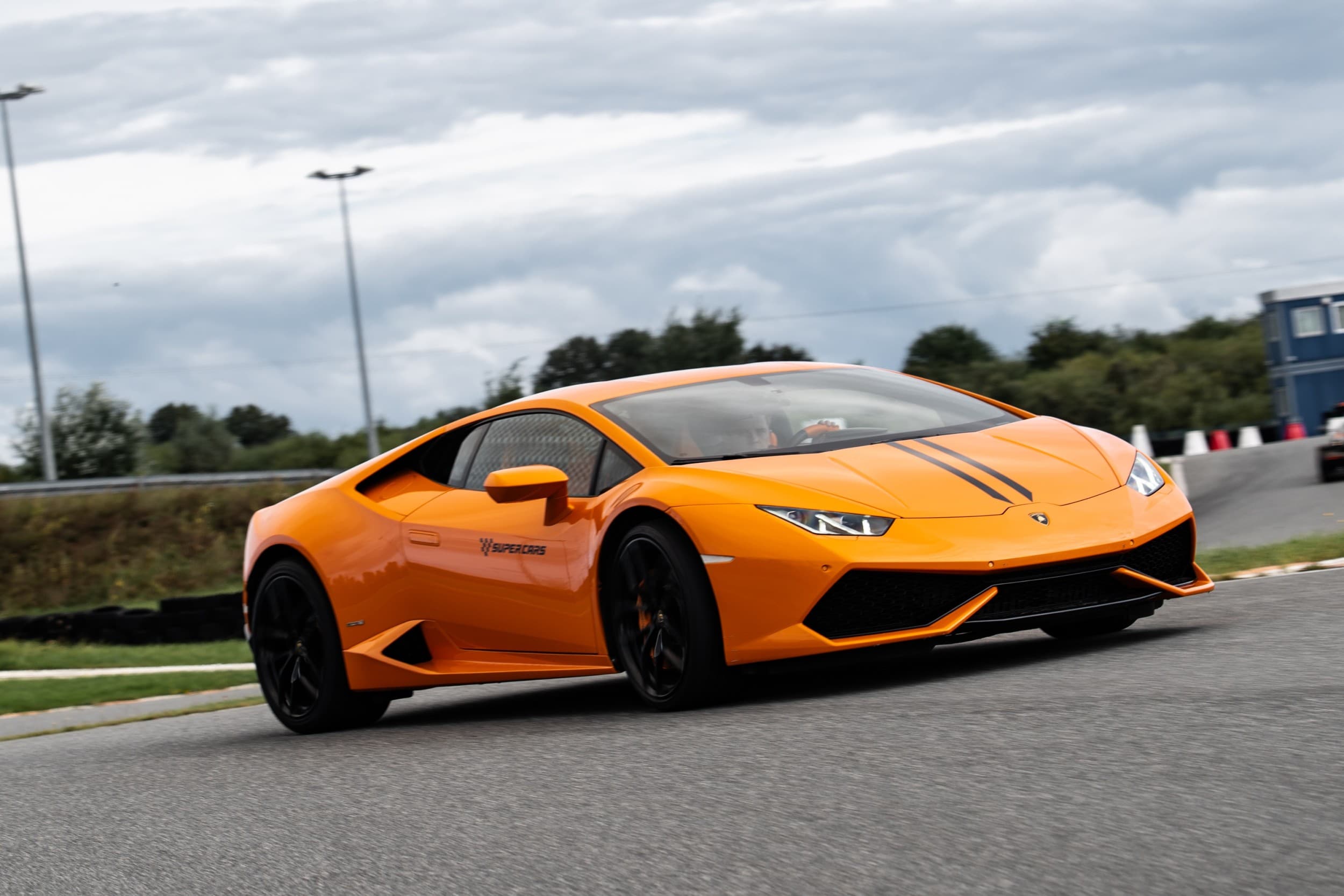 Jazda Lamborghini Huracan | 1 okrążenie | Wiele Lokalizacji
