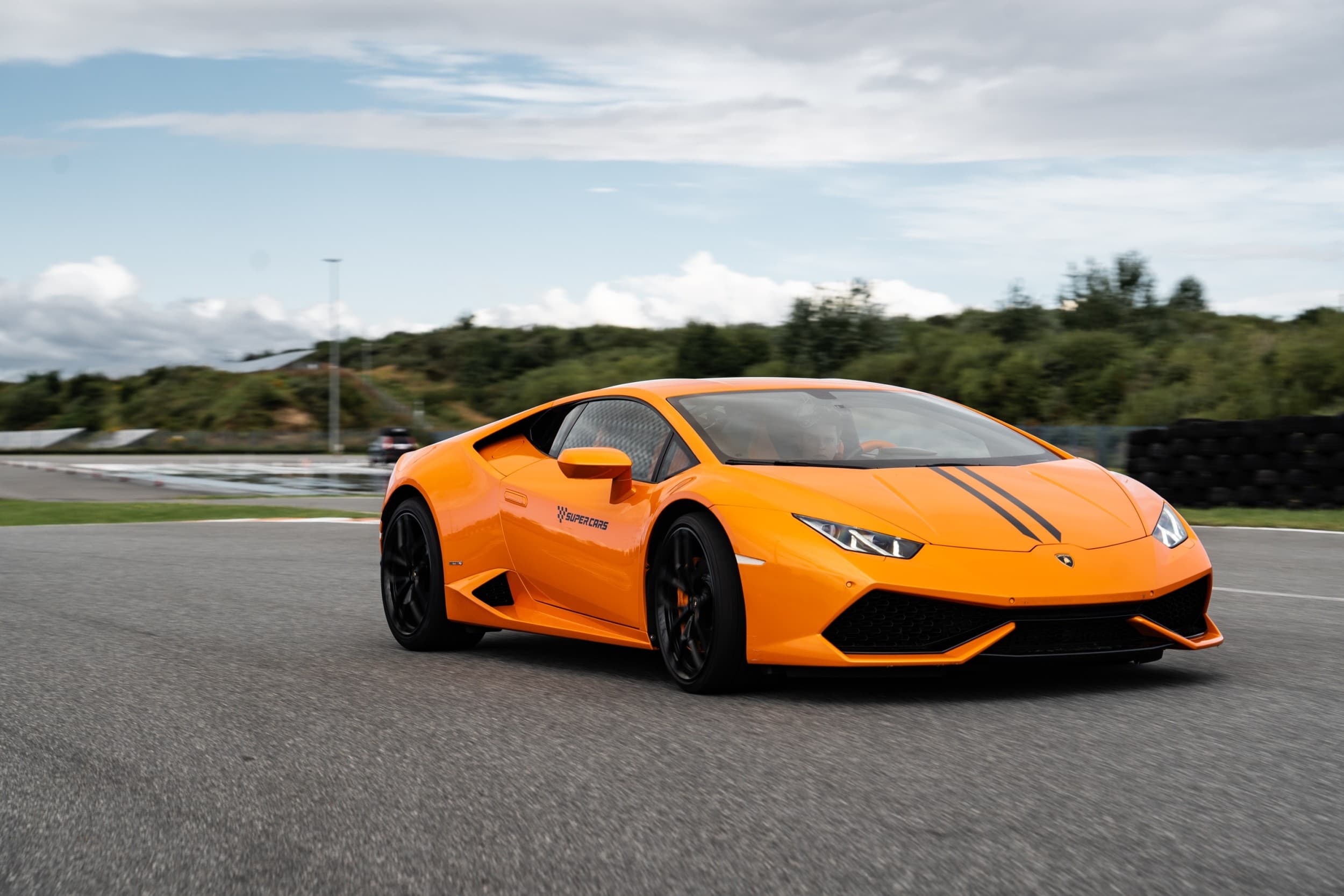 Jazda Lamborghini Huracan | 2 okrążenia | Wiele Lokalizacji | Wyjątkowy Prezent
