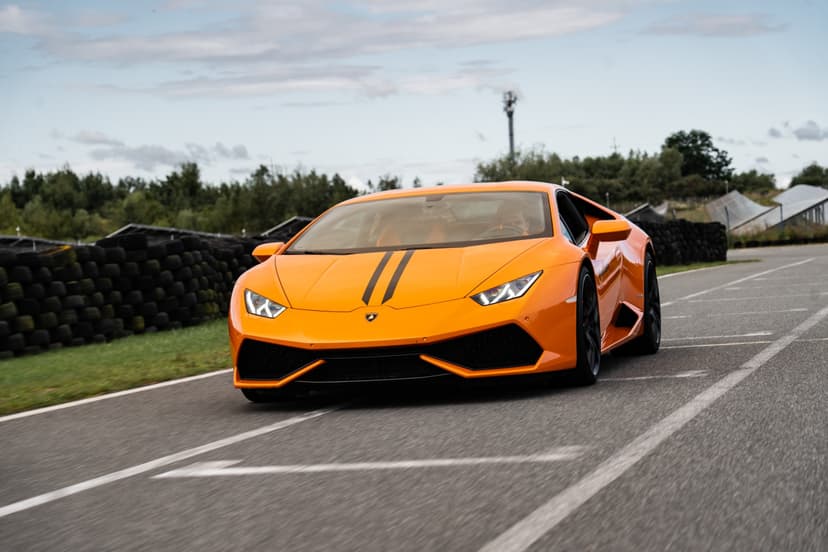 Jazda Lamborghini Huracan | 4 okrążenia | Wiele Lokalizacji