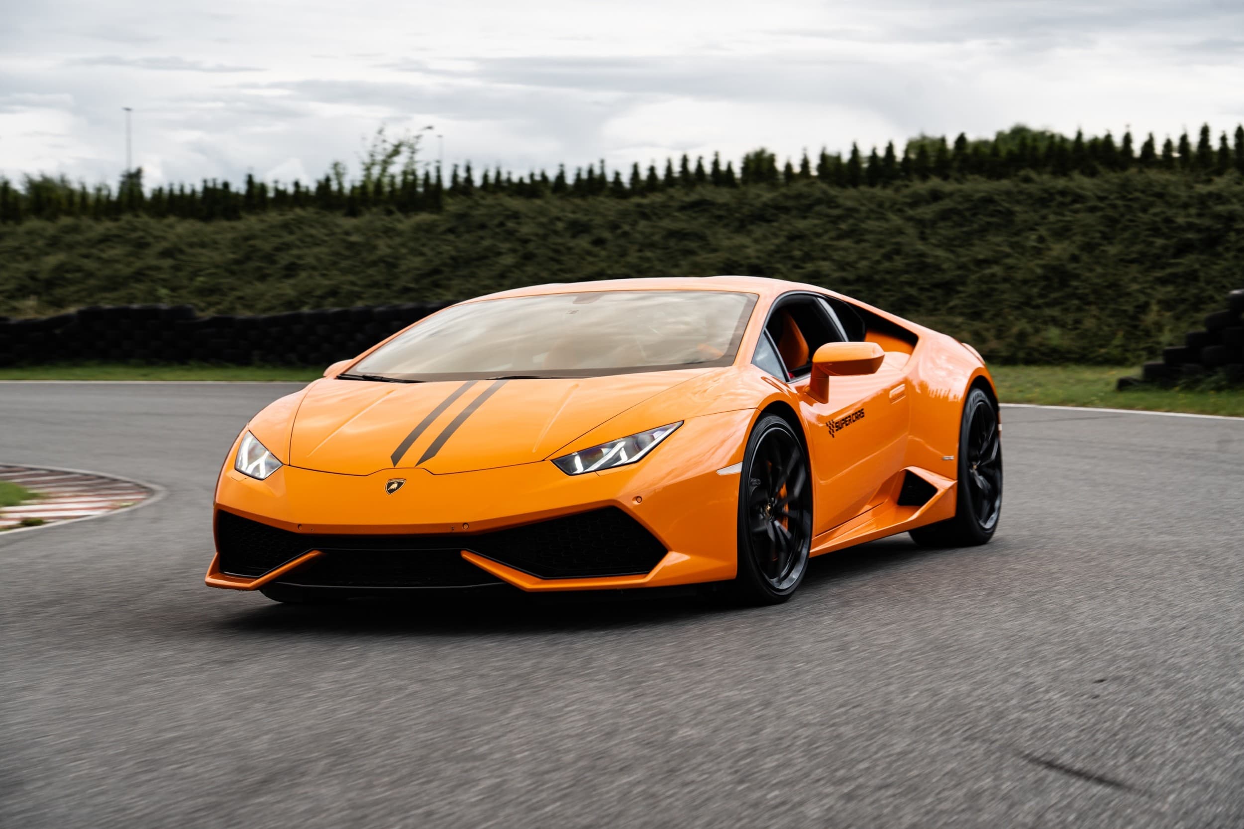 Jazda Lamborghini Huracan | 2 okrążenia | Tor Główny Poznań | Wyjątkowy Prezent