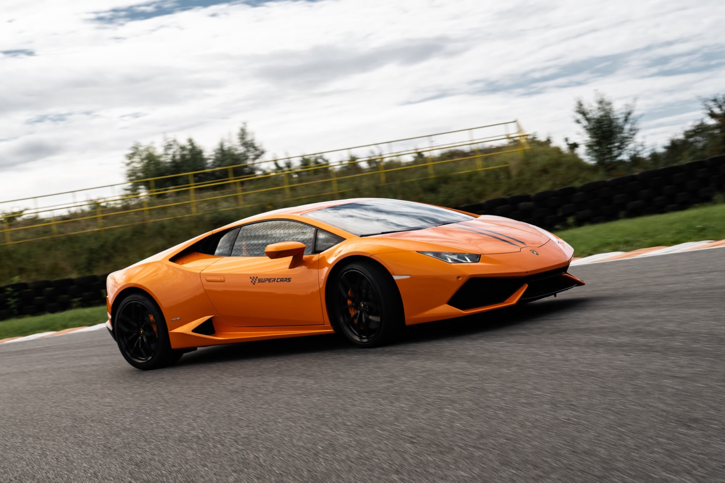 Jazda Lamborghini Huracan | 2 okrążenia | Tor Główny Poznań | Wyjątkowy Prezent