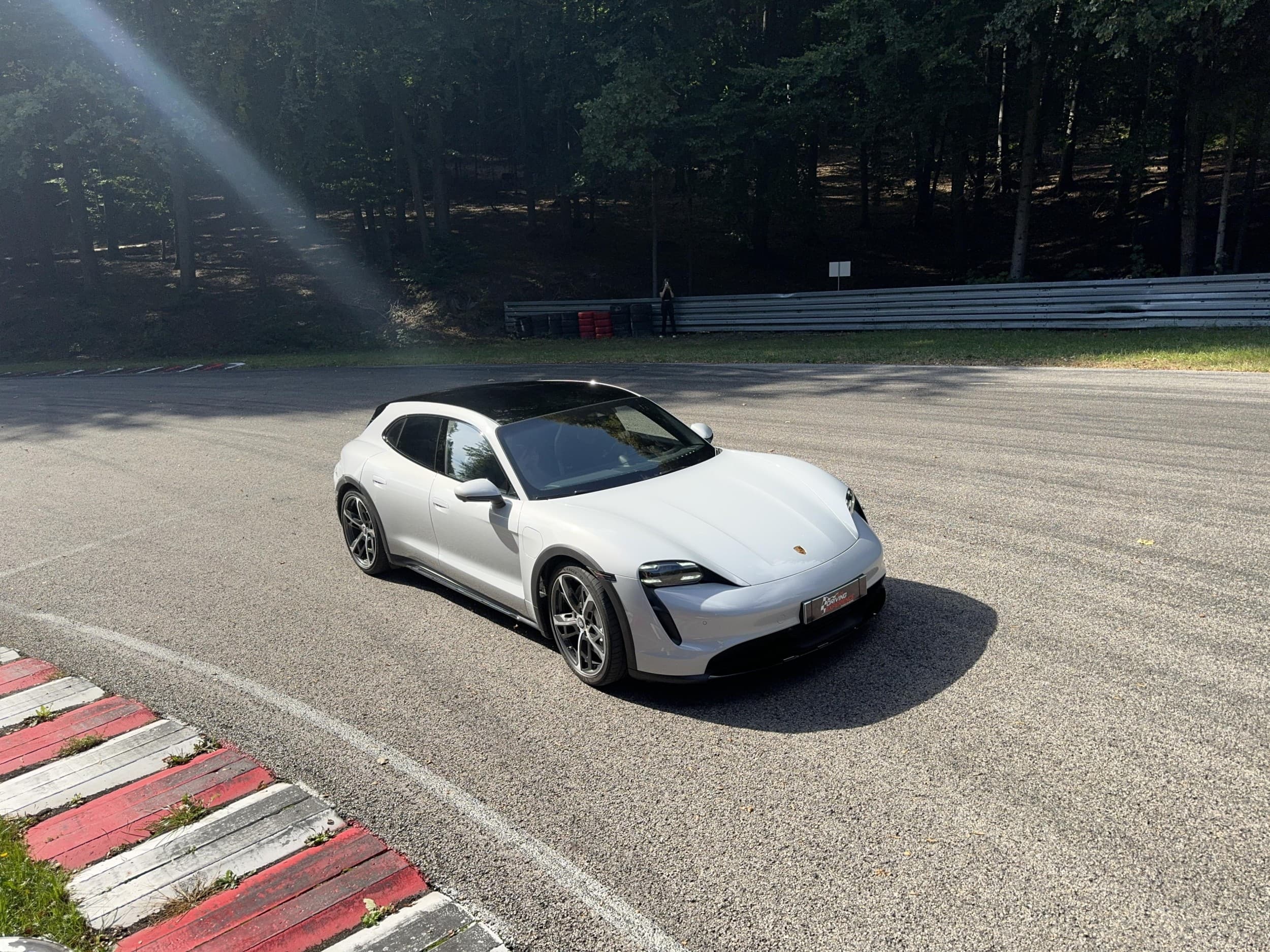Jazda Porsche Taycan Cross Turismo 4S Performance Plus dla Dwojga | 2 okrążenia | Kielce | Wyjątkowy Prezent