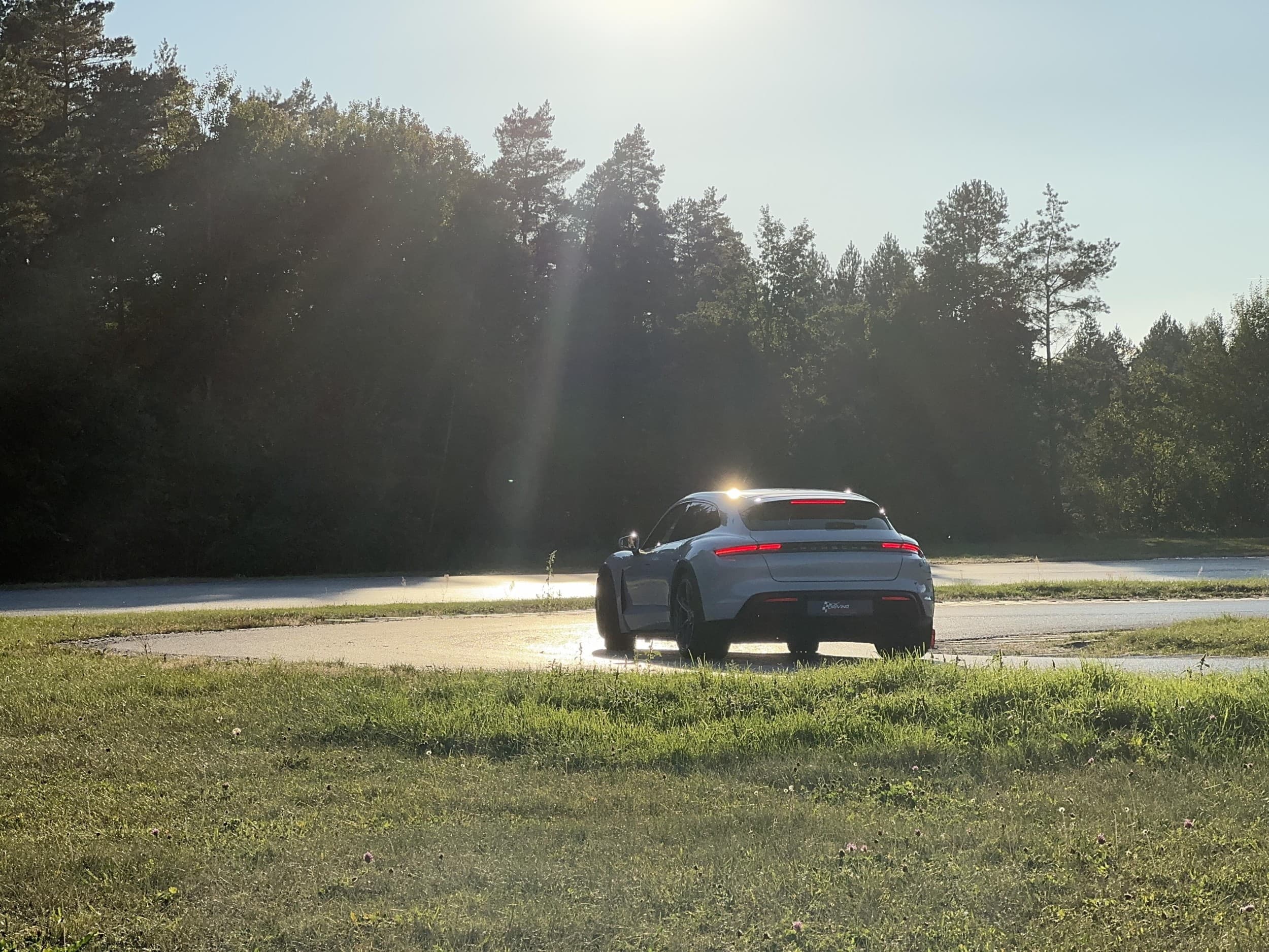  Jazda Porsche Taycan Cross Turismo 4S Performance Plus dla Dwojga | 5 okrążeń | Kielce | Wyjątkowy Prezent