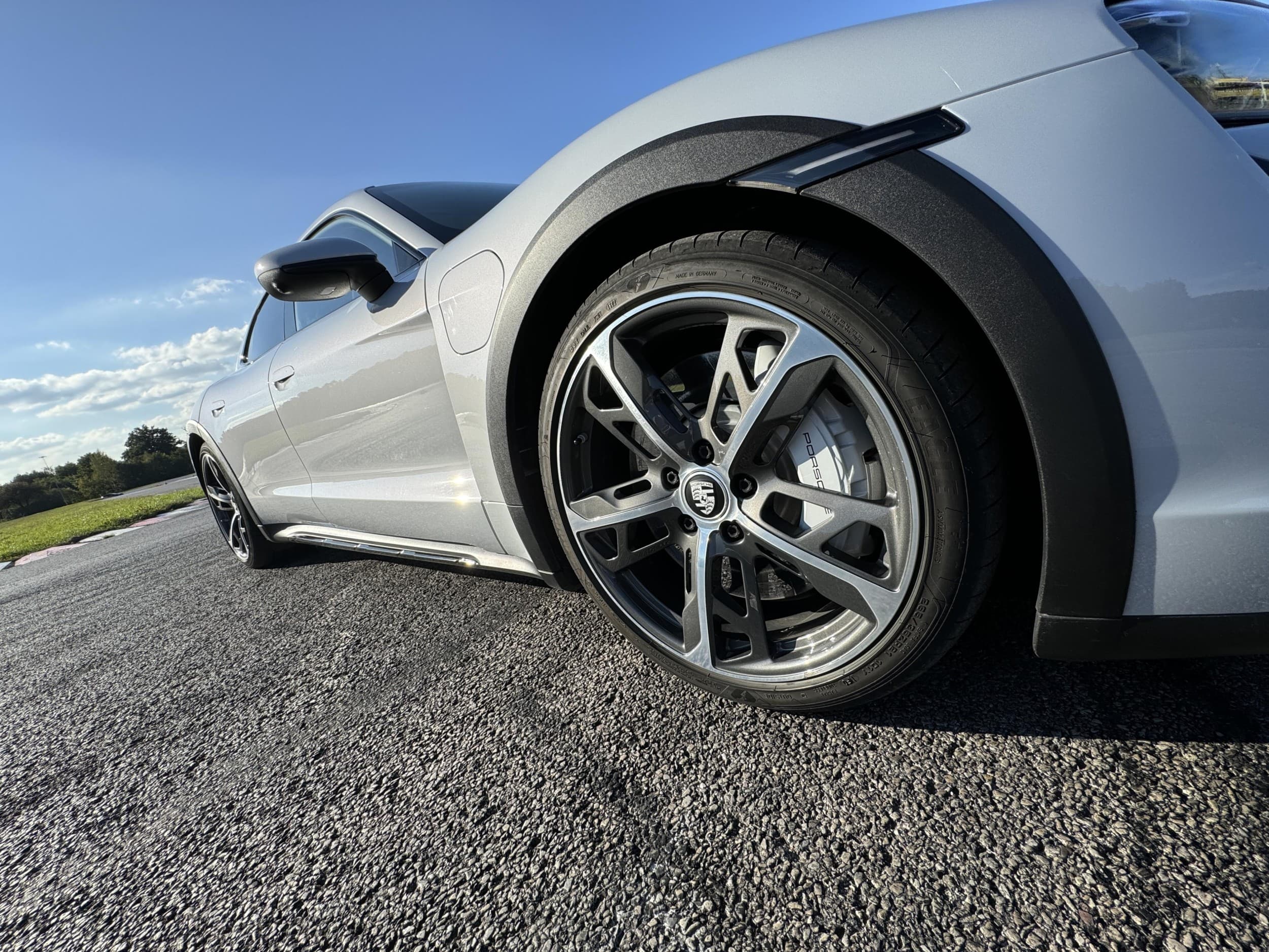 Jazda Porsche Taycan Cross Turismo 4S Performance Plus dla Dwojga | 5 okrążeń | Kielce | Wyjątkowy Prezent