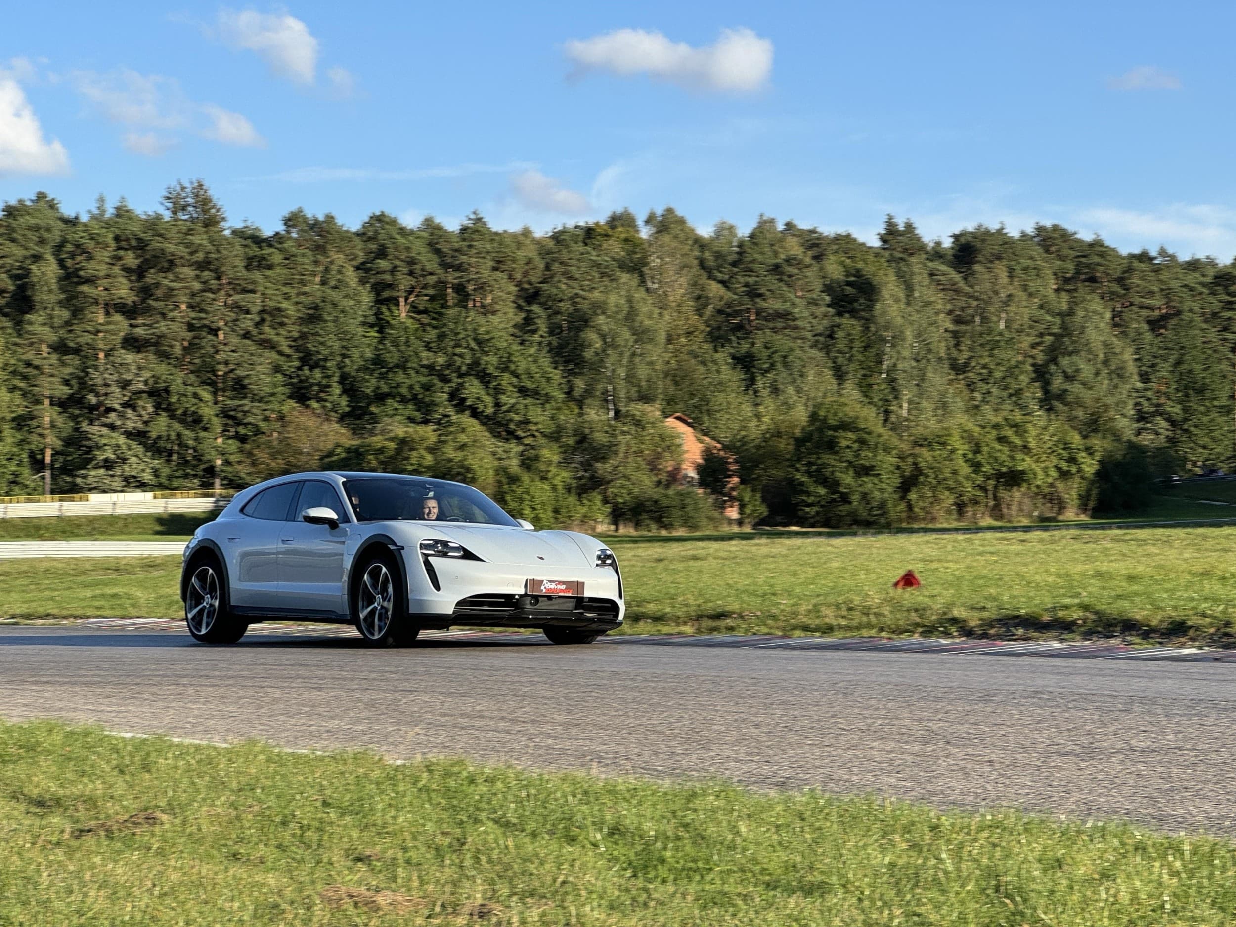 Jazda Porsche Taycan Cross Turismo 4S Performance Plus dla Dwojga | 1 okrążenie | Kielce | Wyjątkowy Prezent