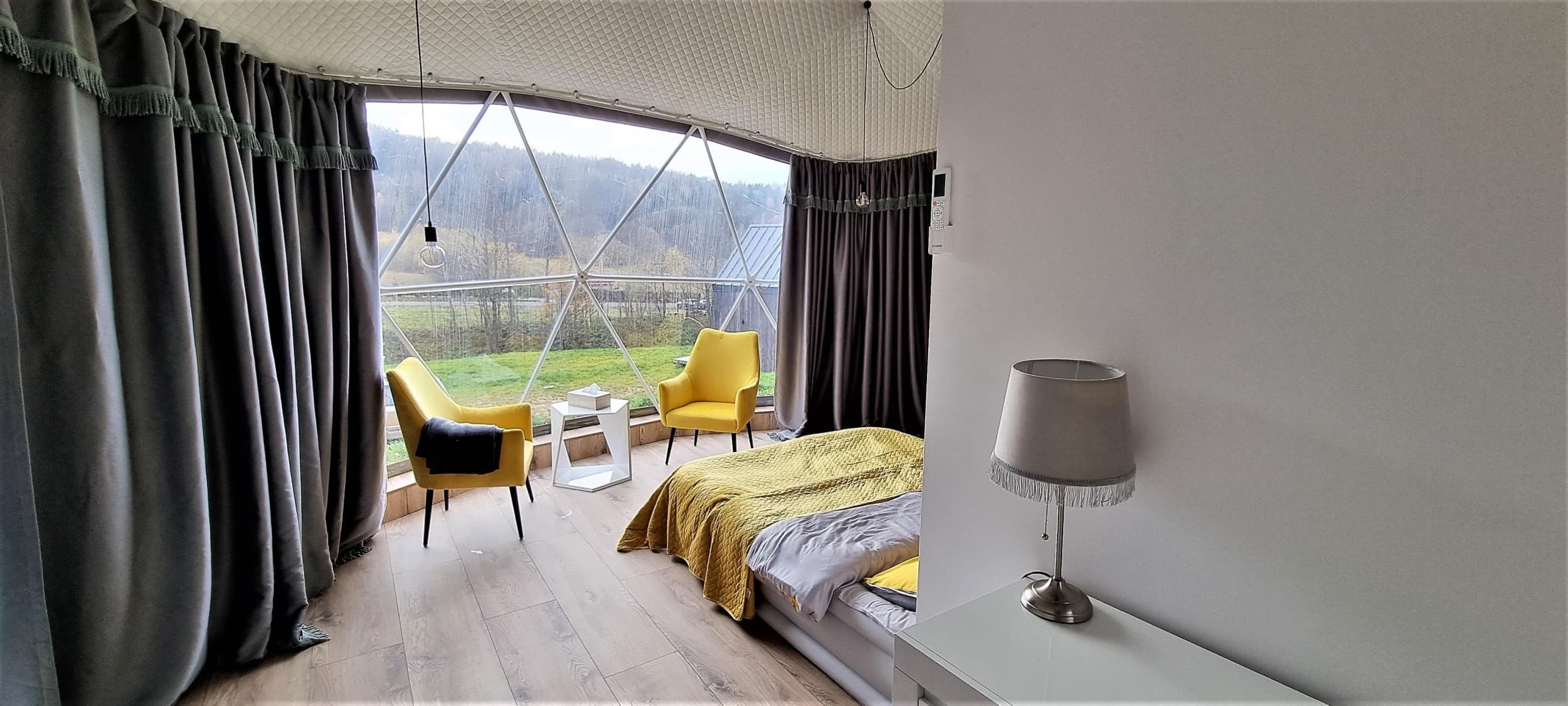 Glamping z Jacuzzi w Bieszczadach (2 Noce, 2 Osoby) | Dolina Gwiazd | Zawadka | Wyjątkowy Prezent
