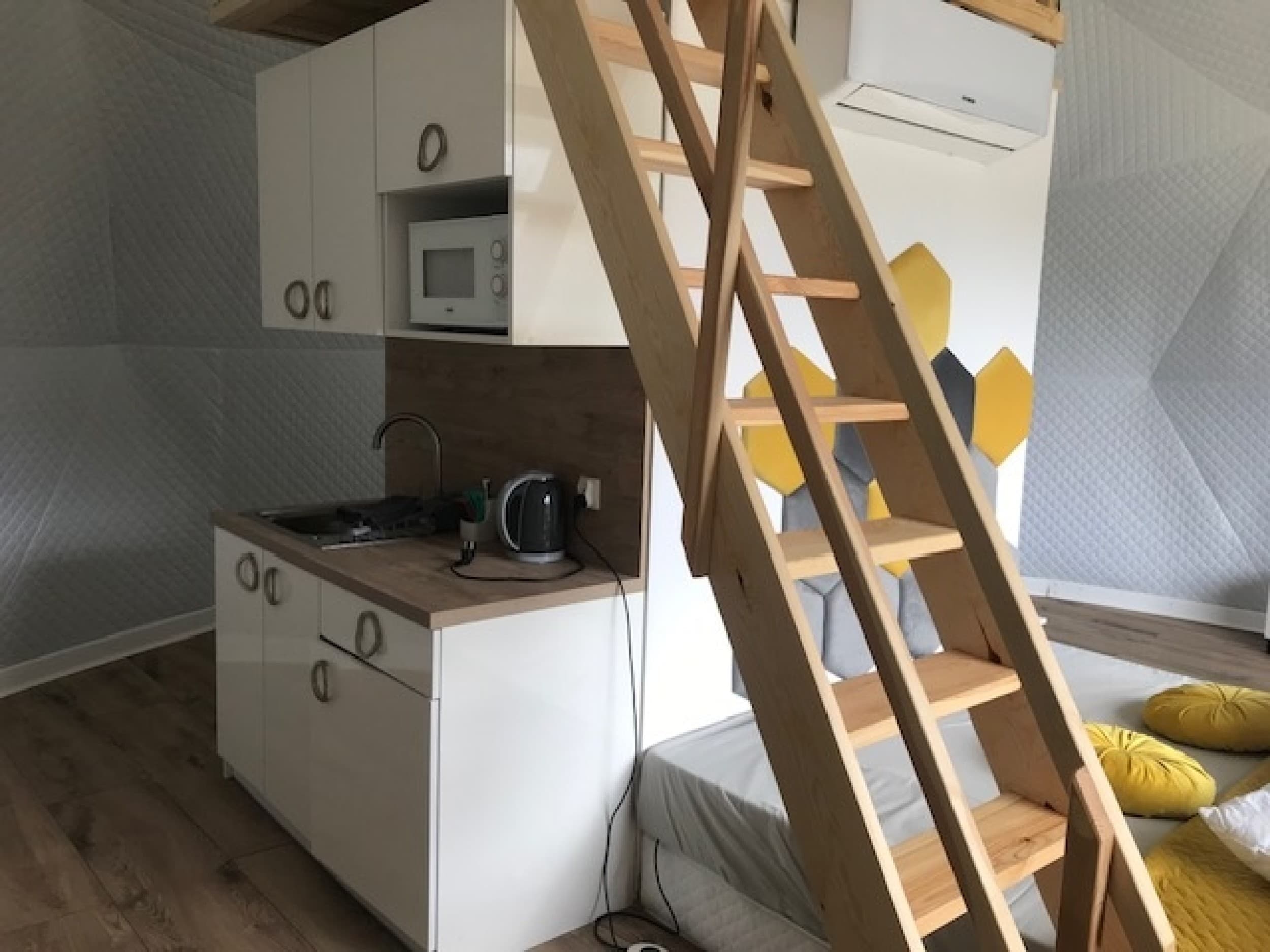 Glamping z Jacuzzi w Bieszczadach (2 Noce, 2 Osoby) | Dolina Gwiazd | Zawadka | Wyjątkowy Prezent