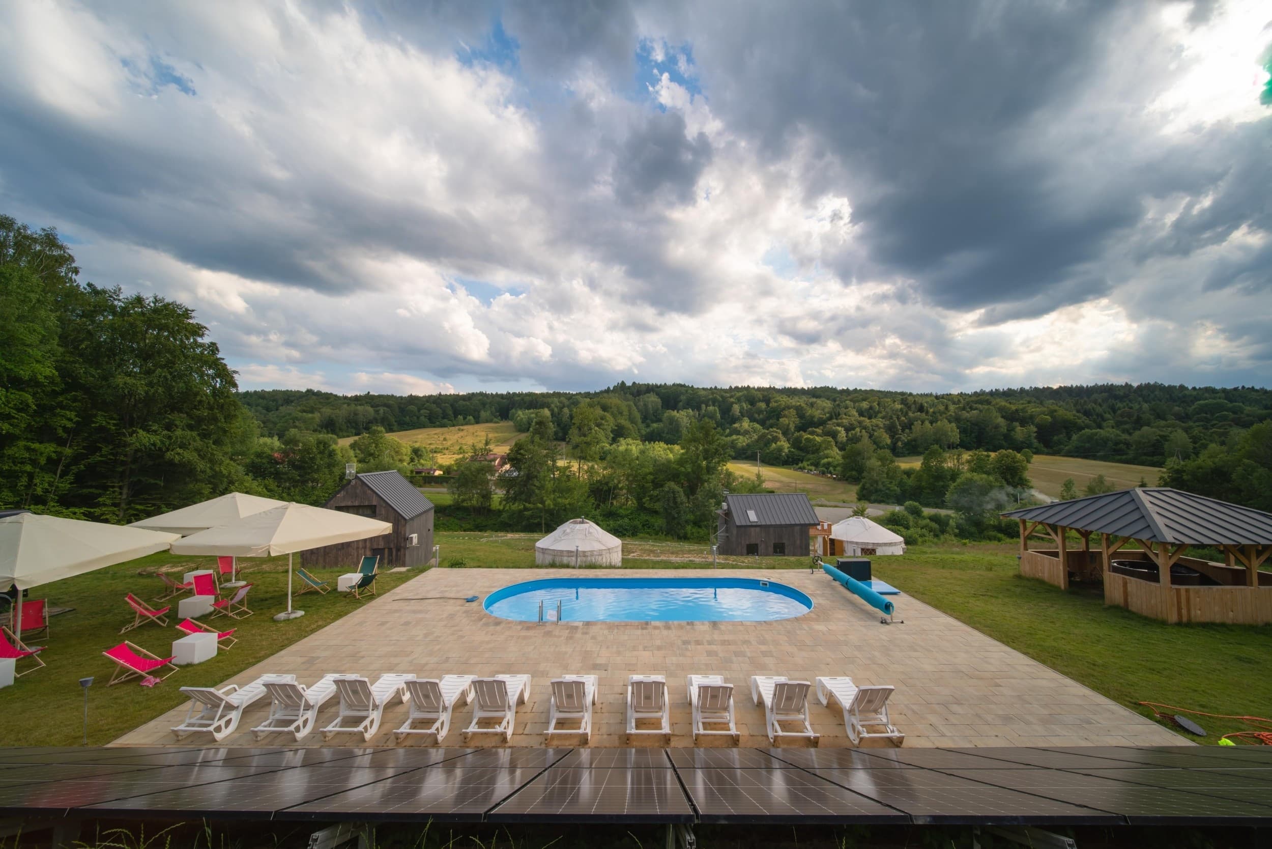 Glamping z Jacuzzi w Bieszczadach (3 Noce, 2 Osoby) | Dolina Gwiazd | Zawadka | Wyjątkowy Prezent