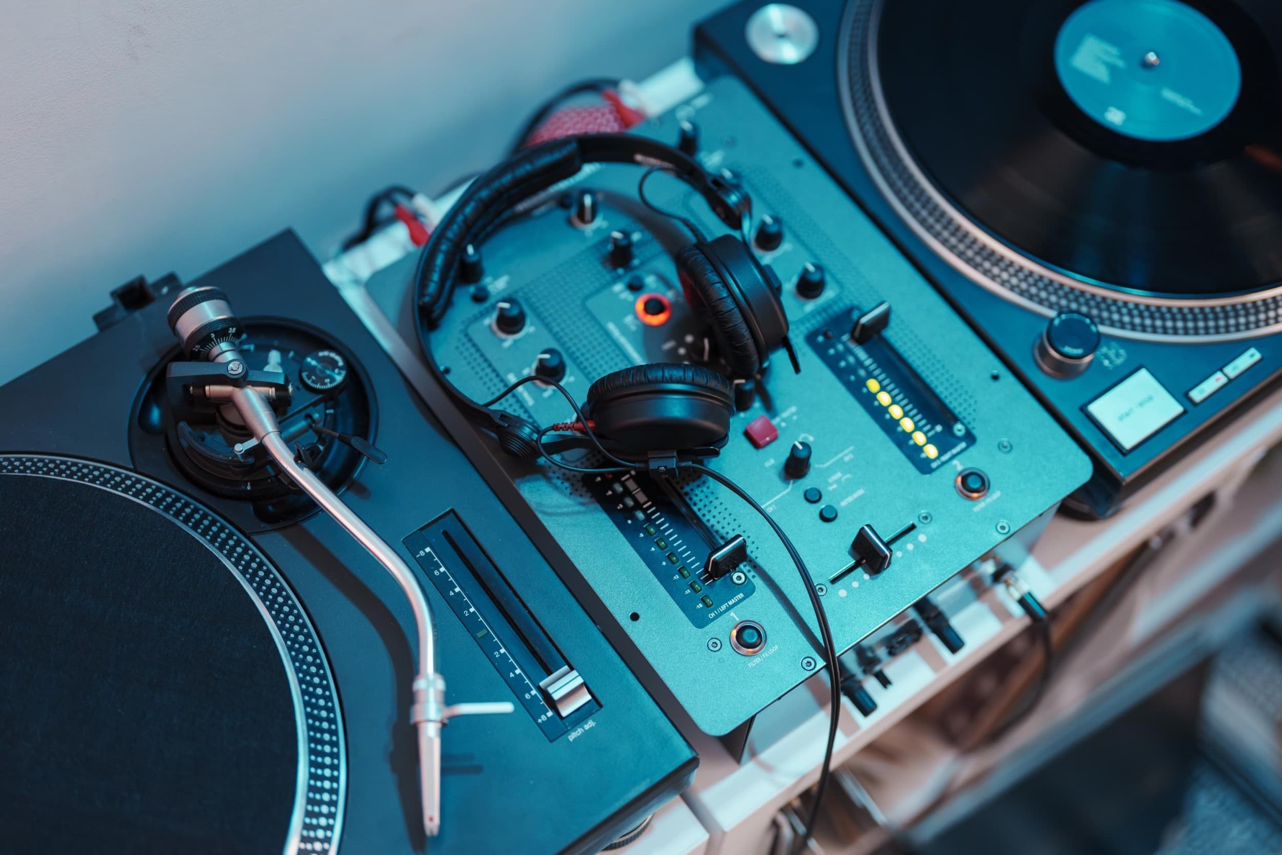 Sesja DJ-ska z Instruktorem | Łódź | Wyjątkowy Prezent