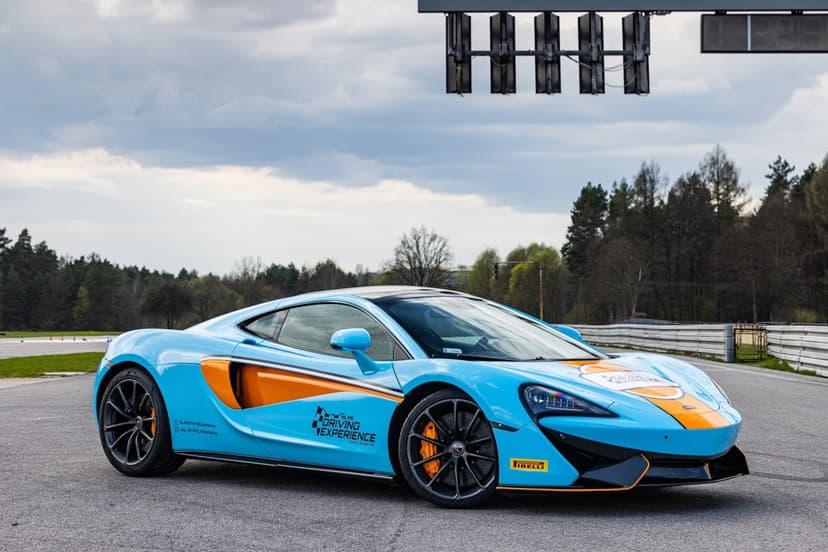 Poprowadź McLaren 570GT | 10 okrążeń | Wiele Lokalizacji 