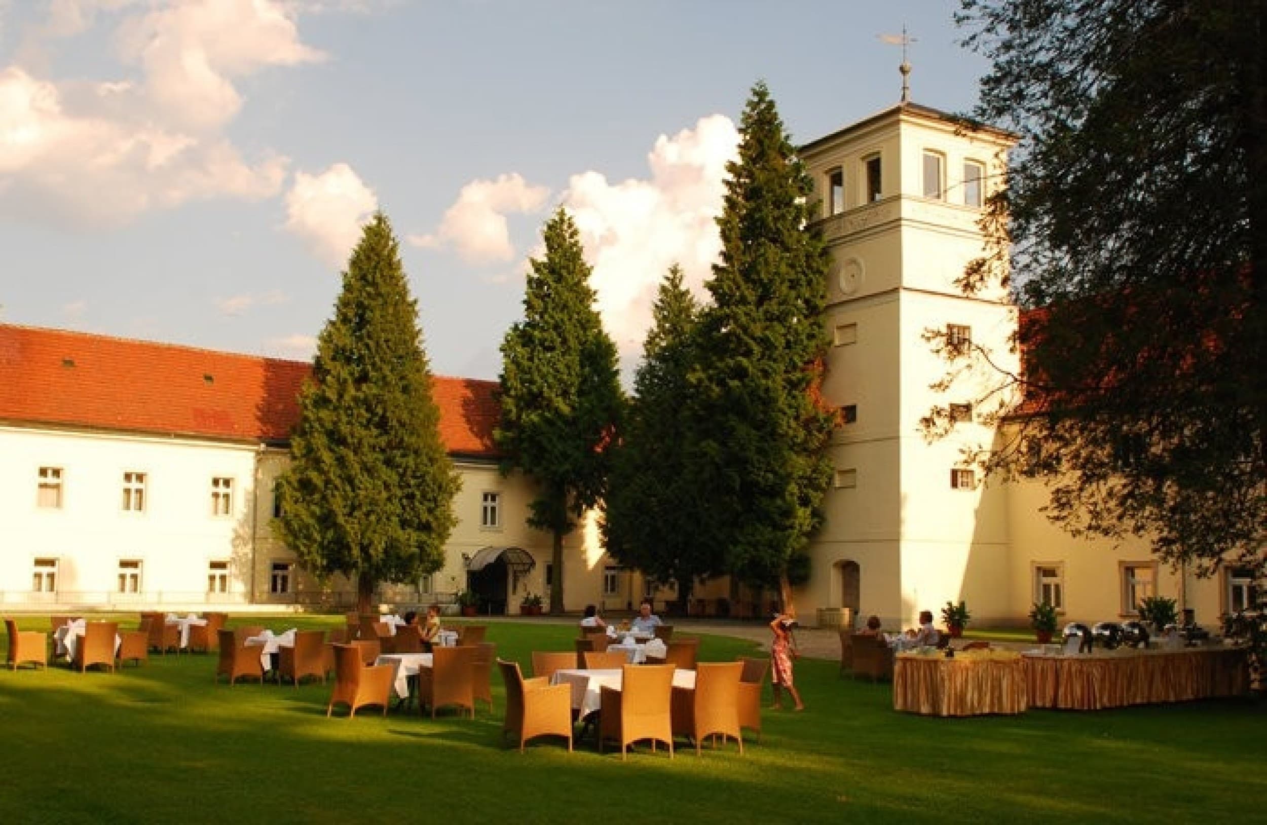  Odprężający Pobyt w Zamku (1 Noc, 2 Osoby) | Hotel Zamek na Skale | Trzebieszowice | Wyjątkowy Prezent