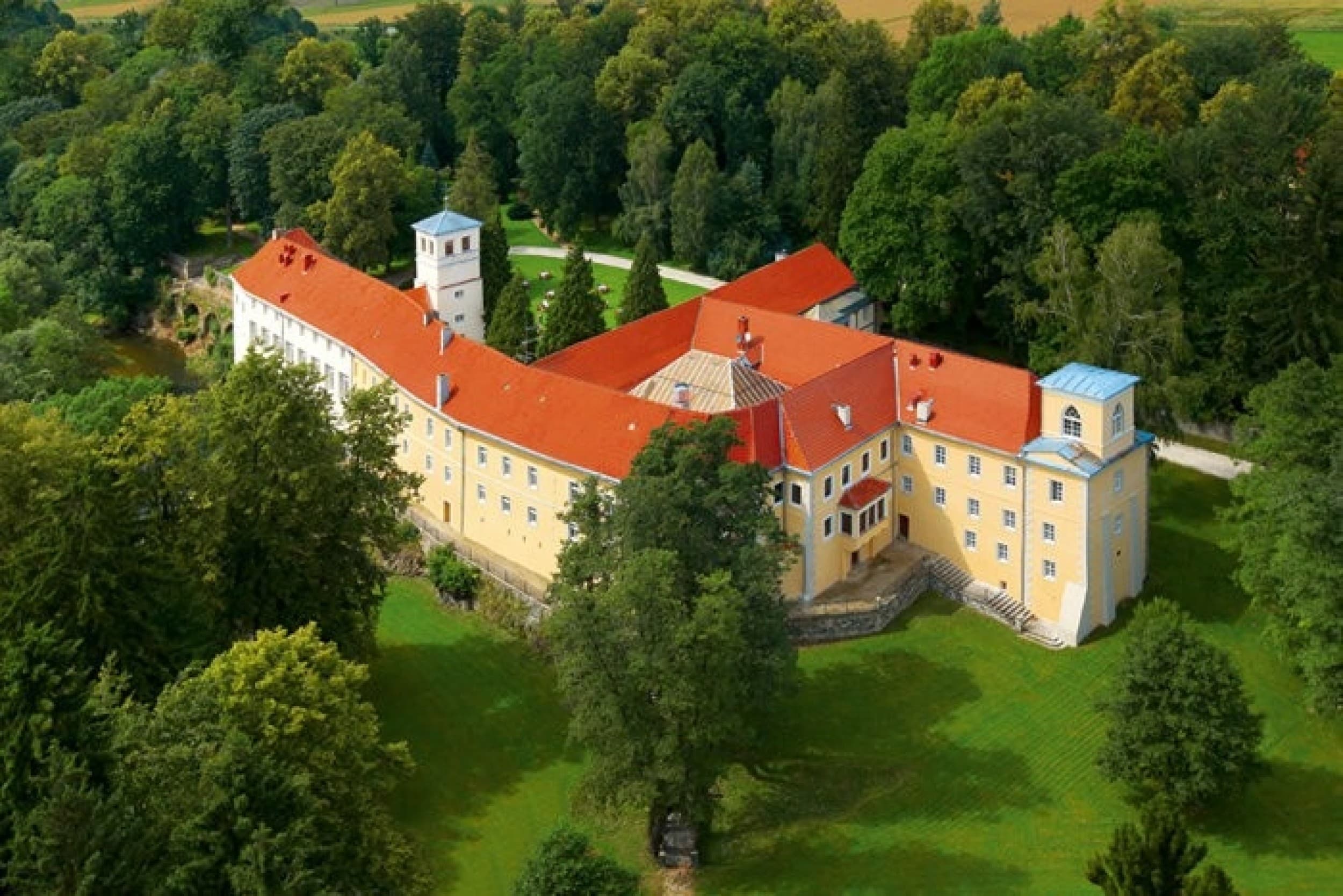 Romantyczny Pobyt w Zamku (2 Noce, 2 Osoby) | Hotel Zamek na Skale |Trzebieszowice | Wyjątkowy Prezent