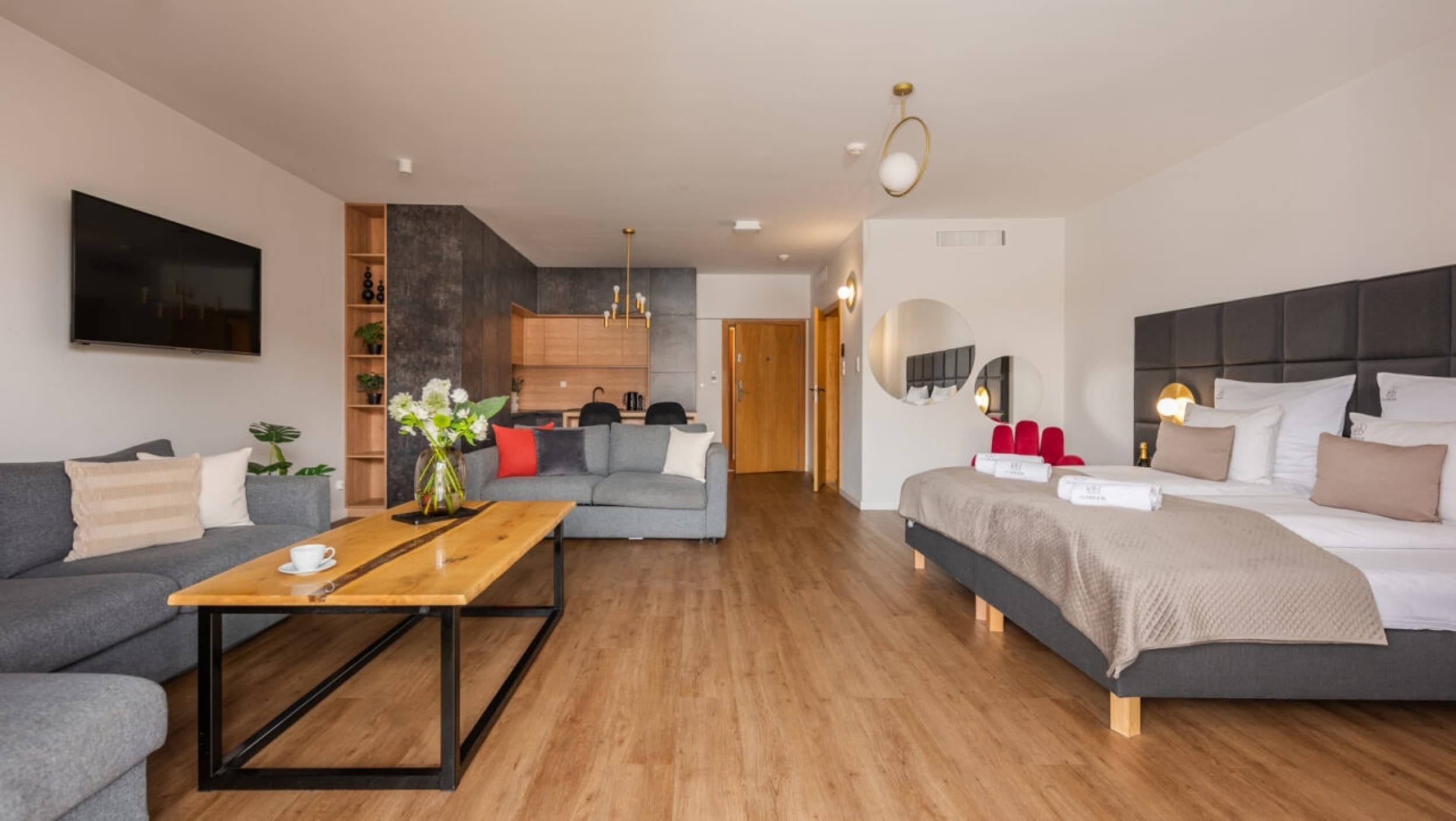 Pobyt w Apartamencie z Widokiem na Motławę (2 noce, 1-6 osób) | Flatbook Apartments | Gdańsk | Wyjątkowy Prezent