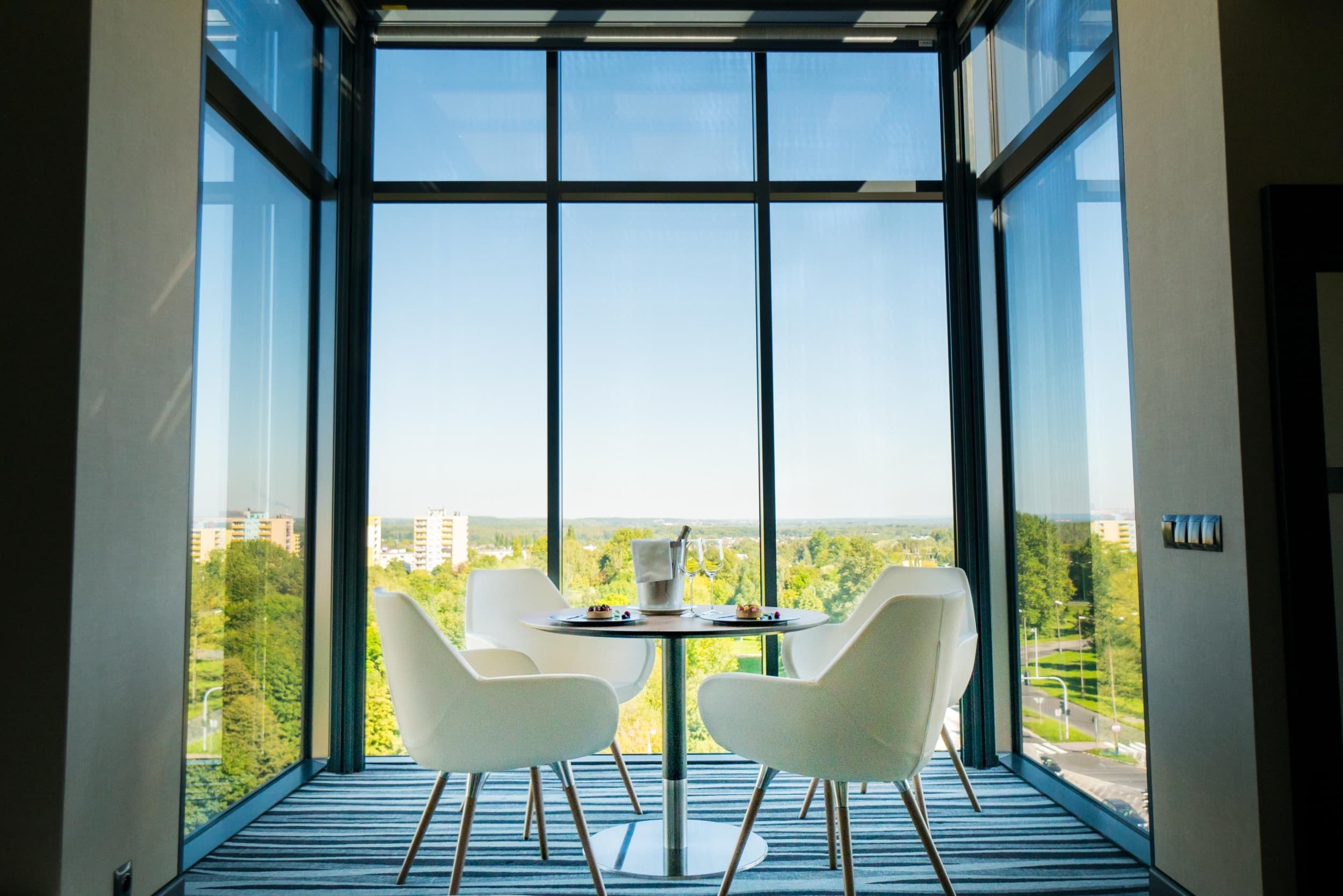 Romantyczny Pobyt w Apartamencie (1 Noc, 2 Osoby) | Holiday Inn Dąbrowa Górnicza | Dąbrowa Górnicza  | Wyjątkowy Prezent