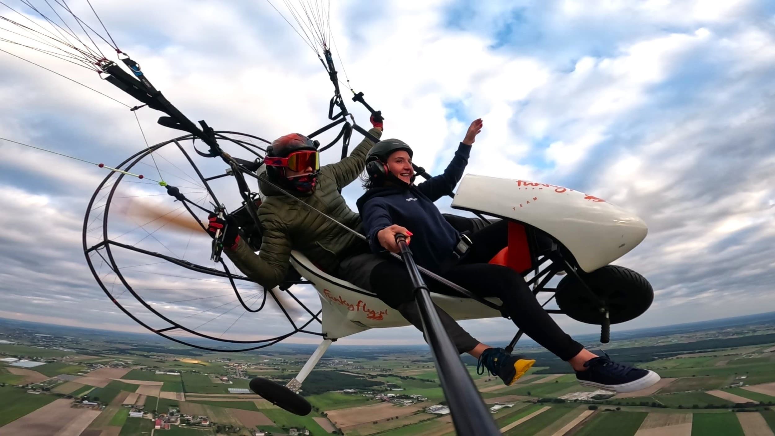 Lot Motoparalotnią z Filmowaniem (20 minut) | Ostrów Wielkopolski | Wyjątkowy Prezent