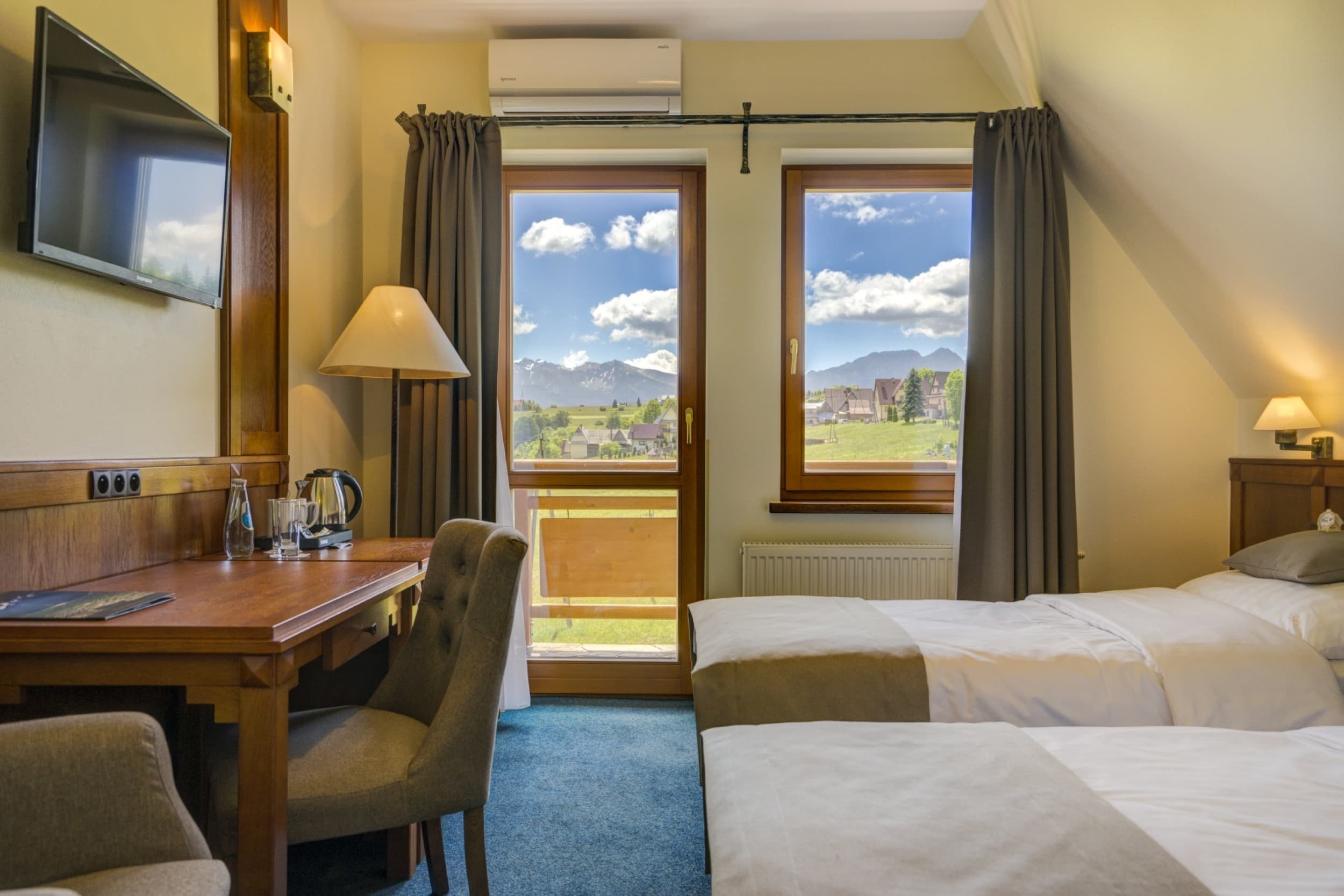 Rekreacyjny Pobyt w Górach (2 Noce, 2 Osoby) | Hotel Redyk | Ząb  | Wyjątkowy Prezent