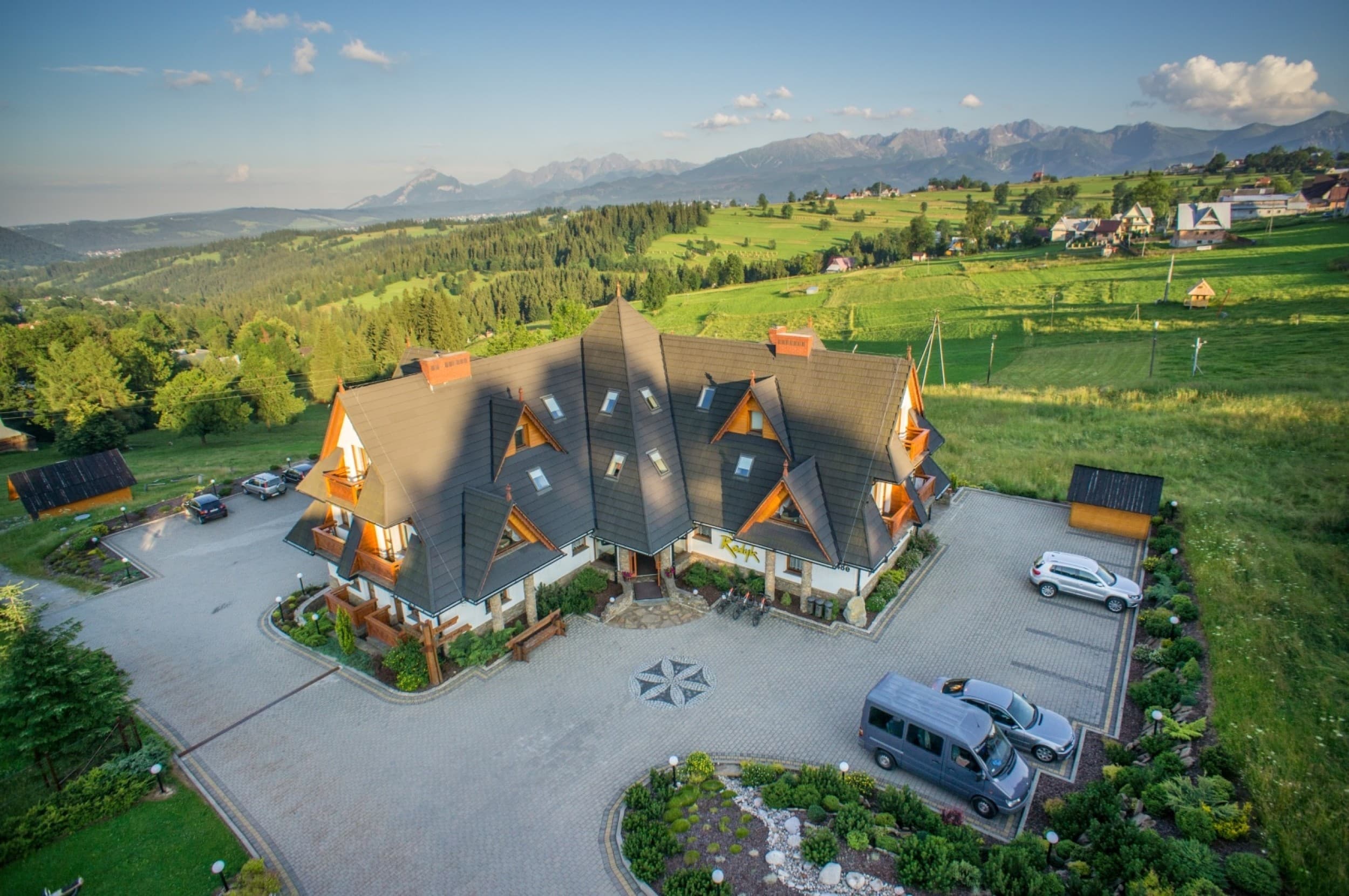 Relaksujący Pobyt w Górach (2 Noce, 2 Osoby) | Hotel Redyk | Ząb | Wyjątkowy Prezent