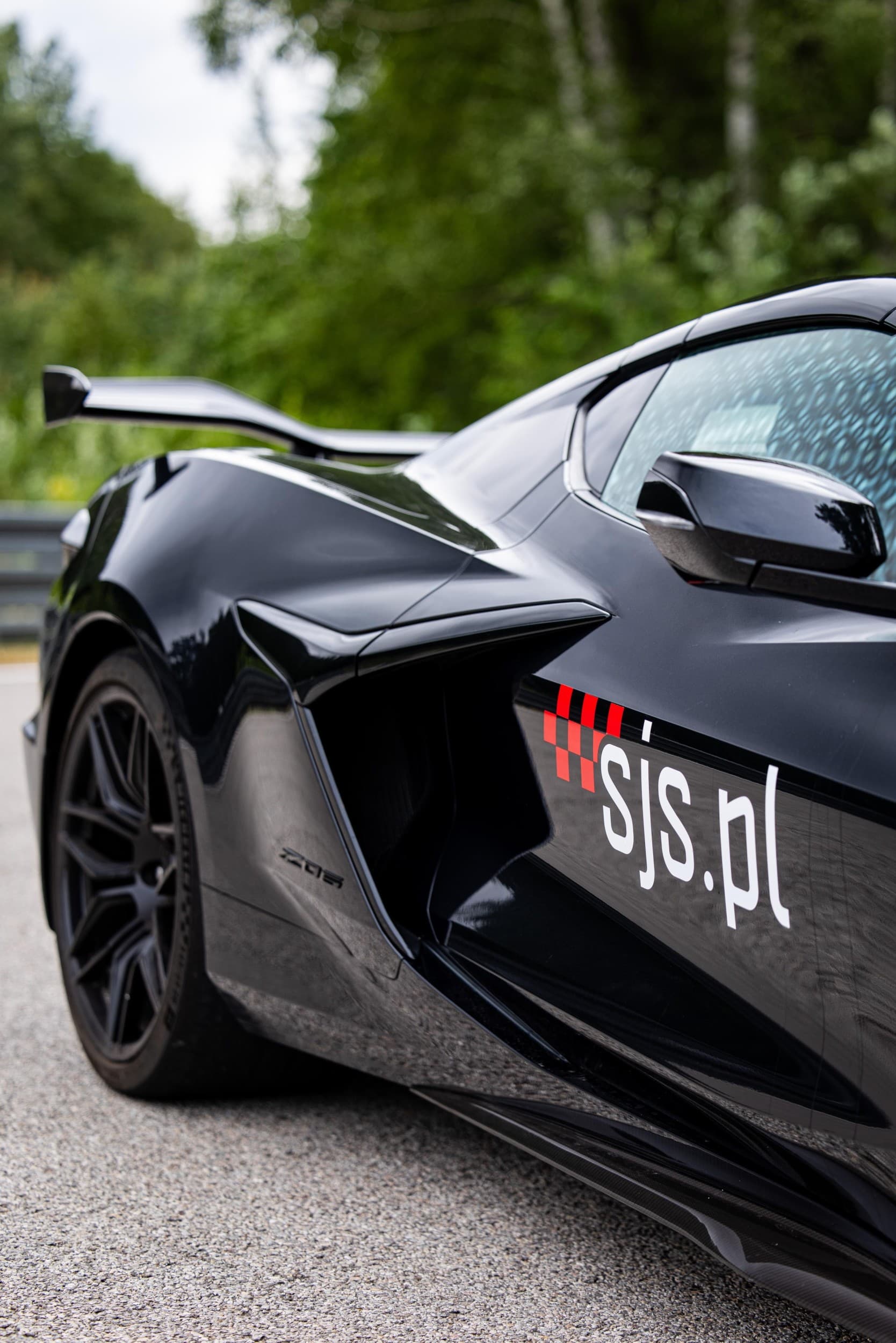 Poprowadź Chevroleta Corvette C8 | 10 okrążeń | Wiele Lokalizacji | Wyjątkowy Prezent