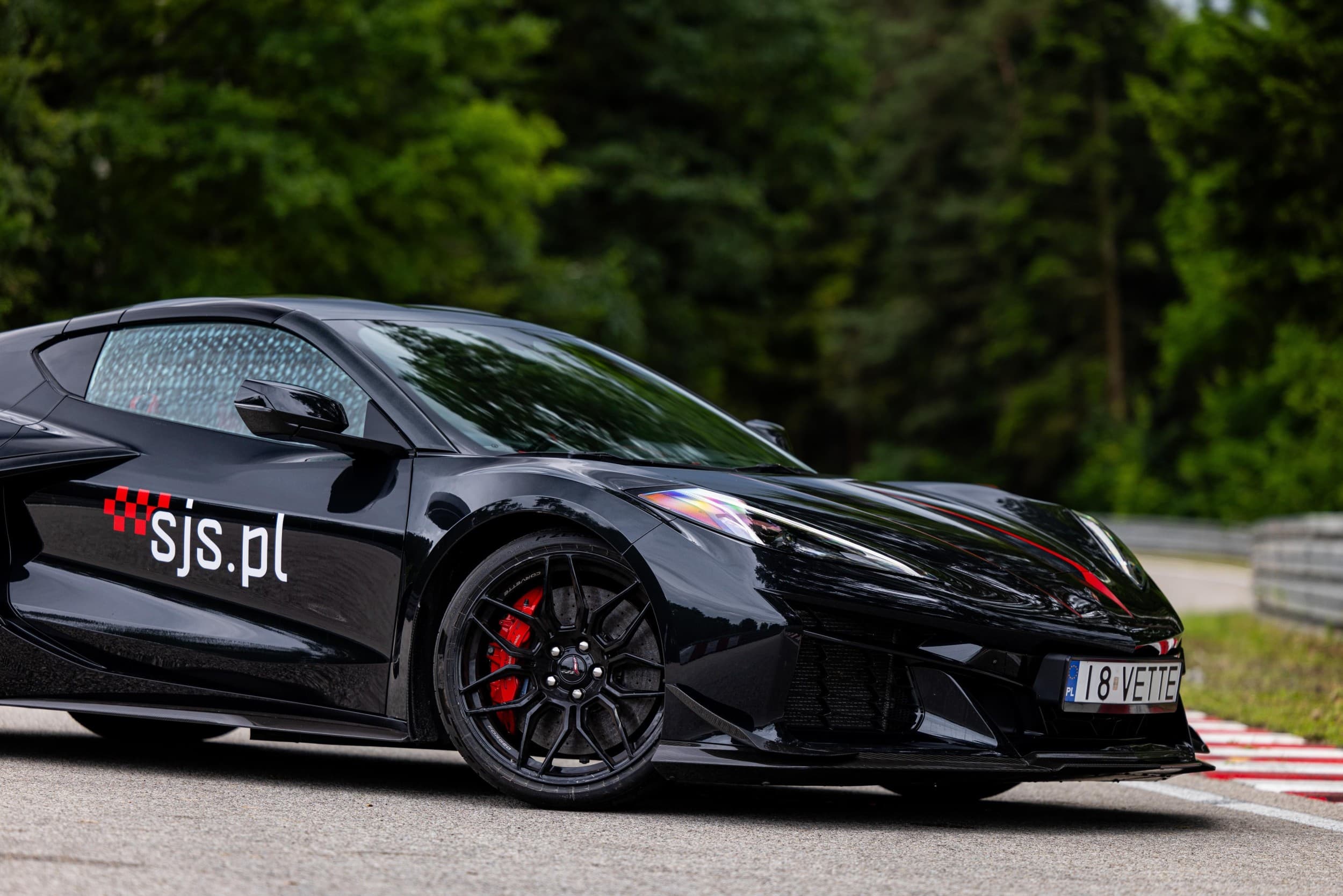 Poprowadź Chevroleta Corvette C8 | 10 okrążeń | Wiele Lokalizacji | Wyjątkowy Prezent