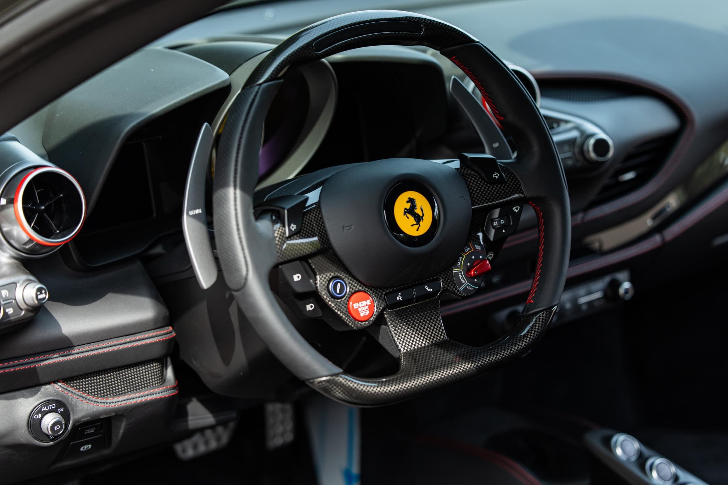 Przejażdżka Ferrari F8 dla Dziecka | 1 okrążenie | Wiele Lokalizacji  | Wyjątkowy Prezent