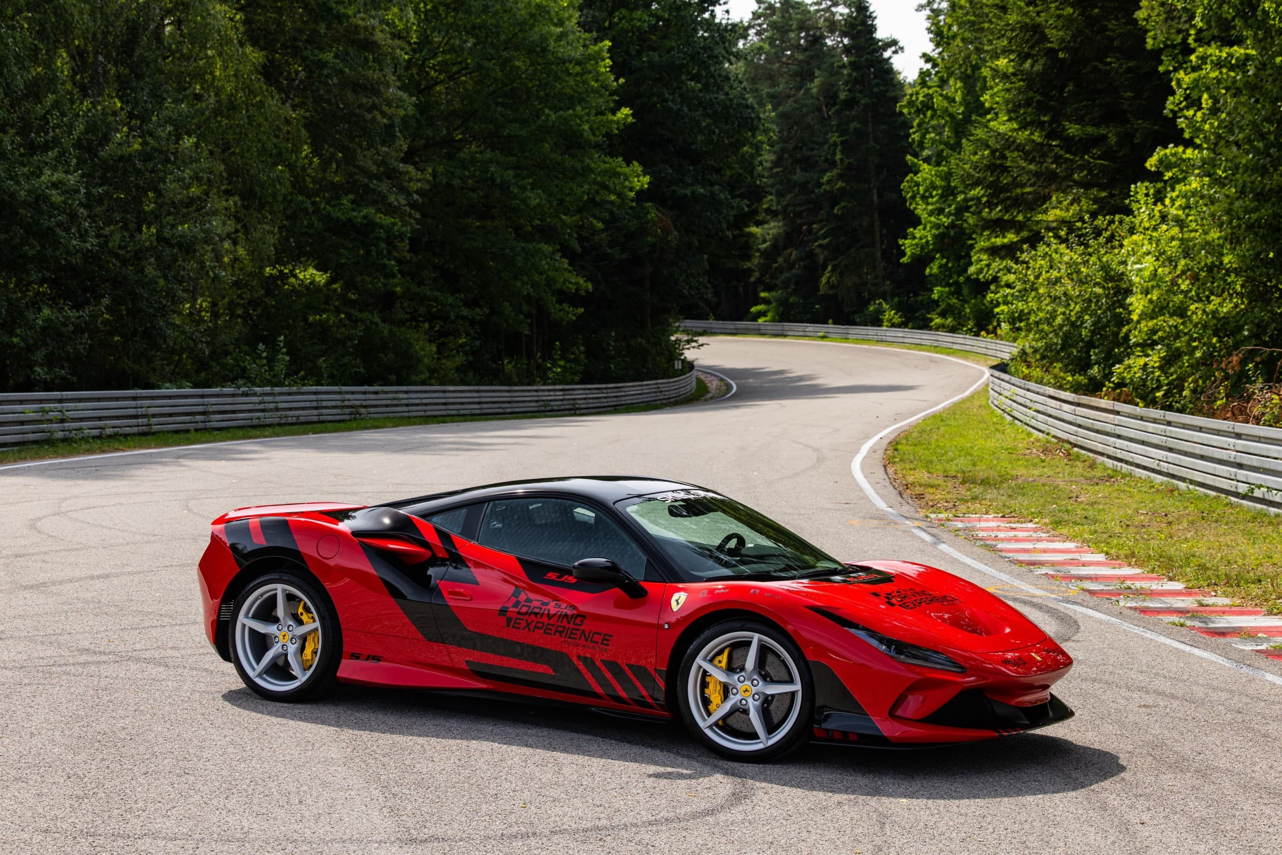Poprowadź Ferrari F8 | 1 okrążenie | Wiele Lokalizacji | Wyjątkowy Prezent