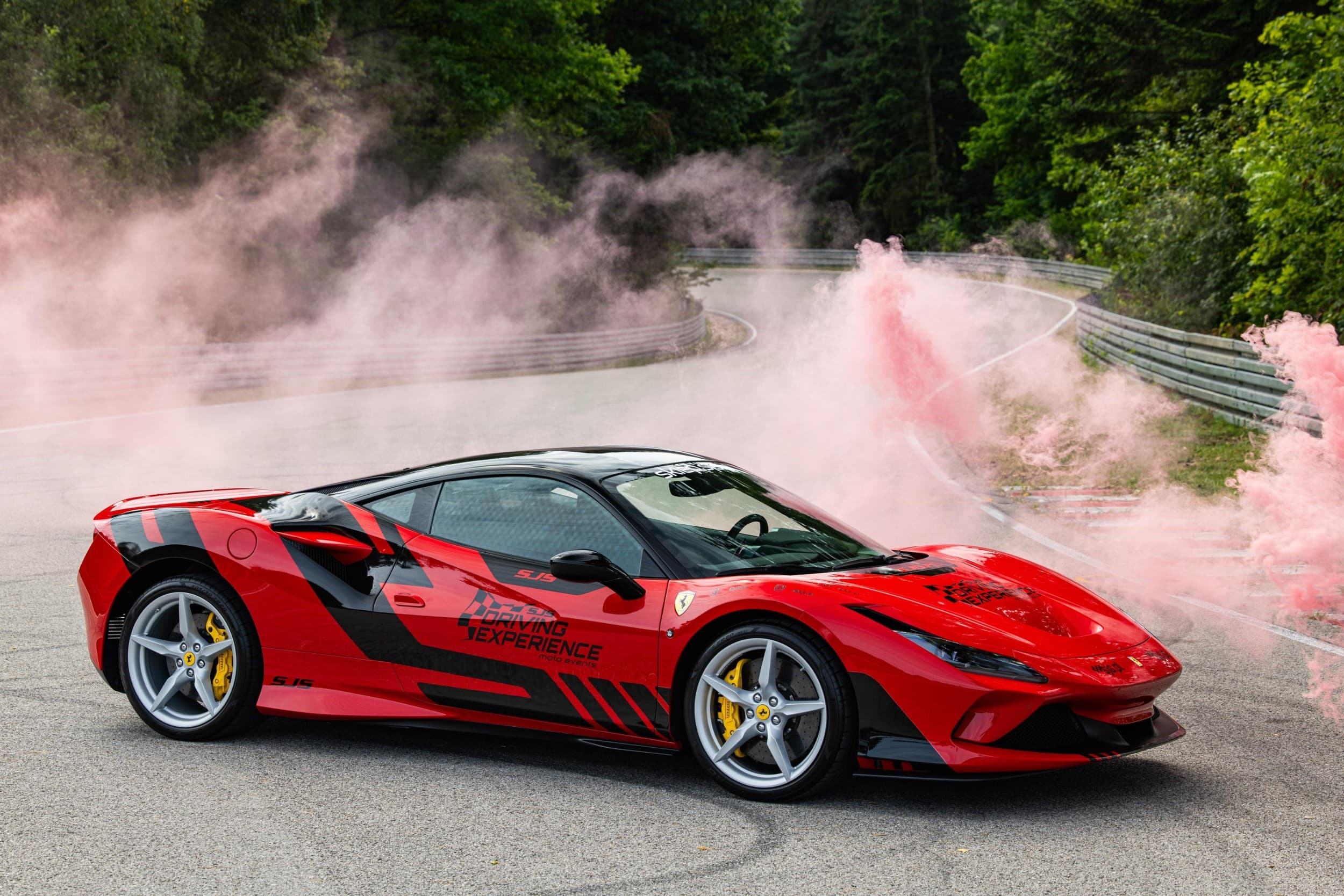 Poprowadź Ferrari F8 | 5 okrążeń | Wiele Lokalizacji | Wyjątkowy Prezent