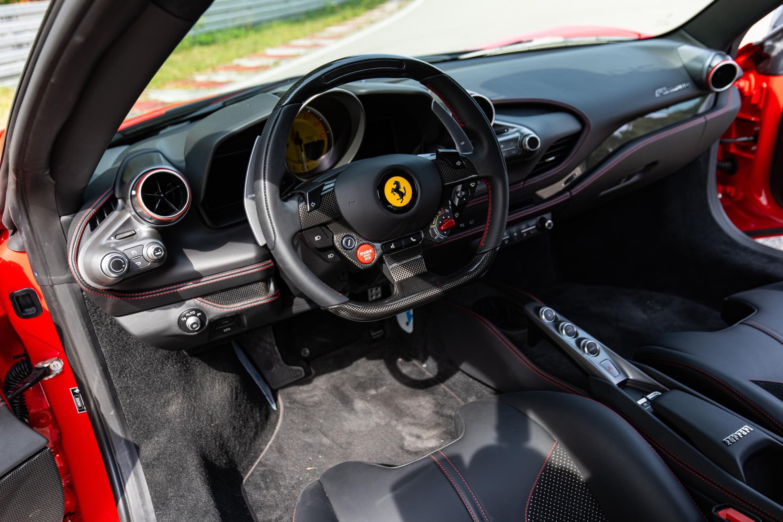 Poprowadź Ferrari F8 | 5 okrążeń | Wiele Lokalizacji | Wyjątkowy Prezent