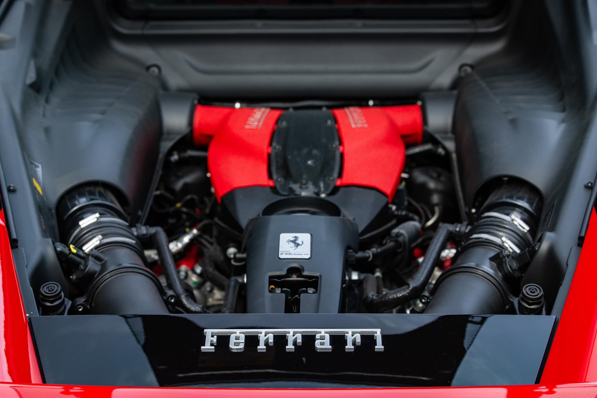 Poprowadź Ferrari F8 | 10 okrążeń | Wiele Lokalizacji | Wyjątkowy Prezent