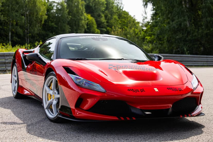 Poprowadź Ferrari F8 | 10 okrążeń | Wiele Lokalizacji