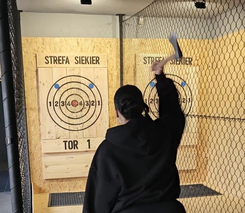 Rzucanie Siekierami do Celu (1-2 Osoby) | Leszno 