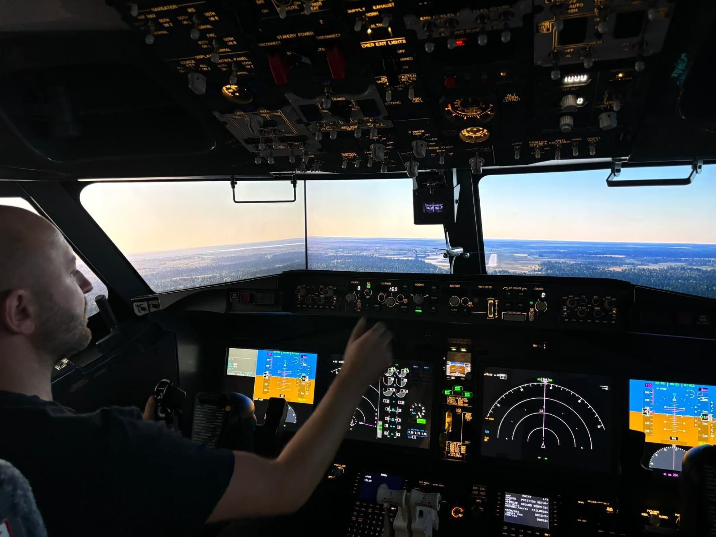 Lot w Symulatorze Boeinga 737 Max (30 minut) | Tarnowskie Góry  | Wyjątkowy Prezent