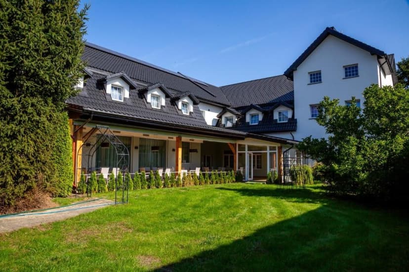 Relaksujący Pobyt (2 Noce, 2 Osoby) | W Krainie Alicji  | Nałęczów