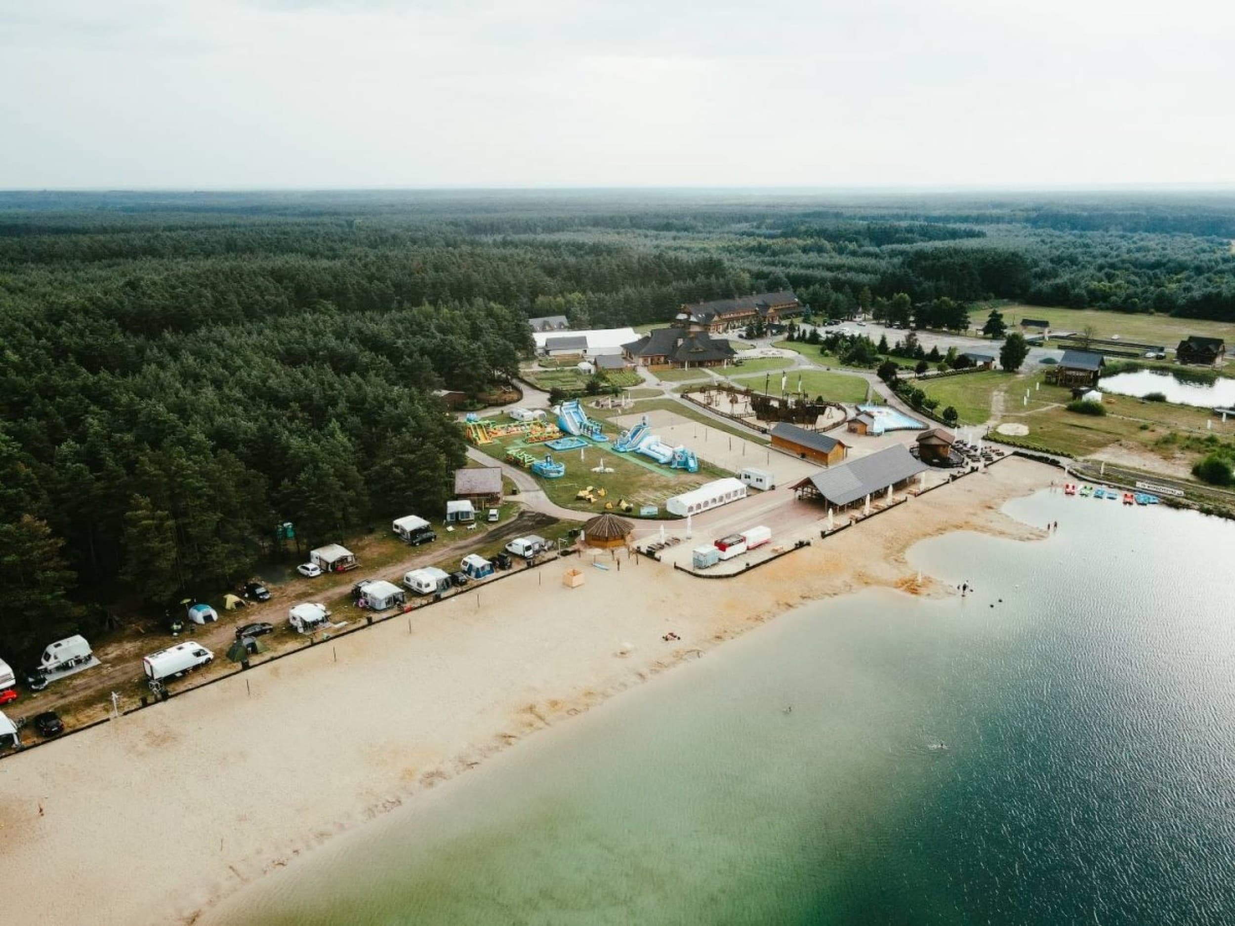 Zachwycający Pobyt (2 Noce, 2 Osoby) | Bajka Hotel & Resort | Grodziec  | Wyjątkowy Prezent