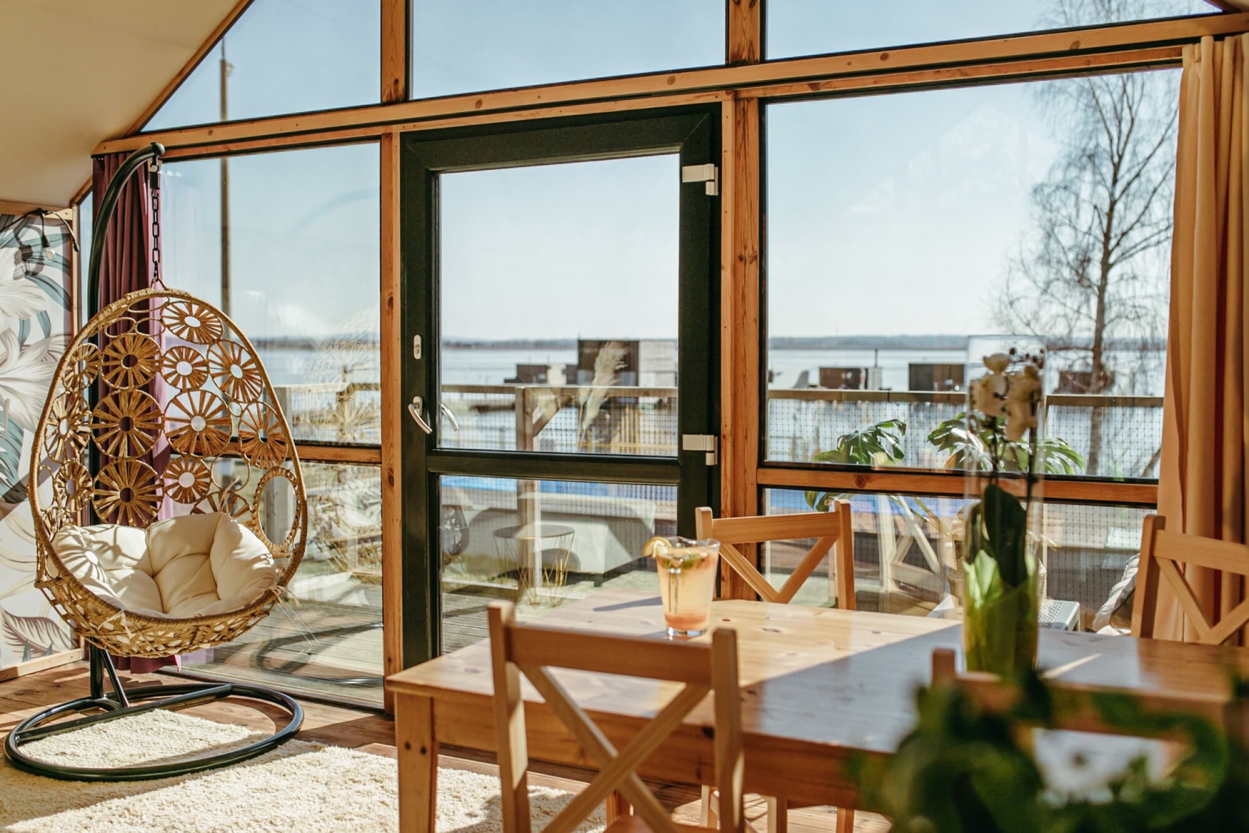 Rekreacyjny Pobyt pośród Drzew (2 Noce, 2 Osoby) | HT Houseboats & Herbals | Mielno | Wyjątkowy Prezent
