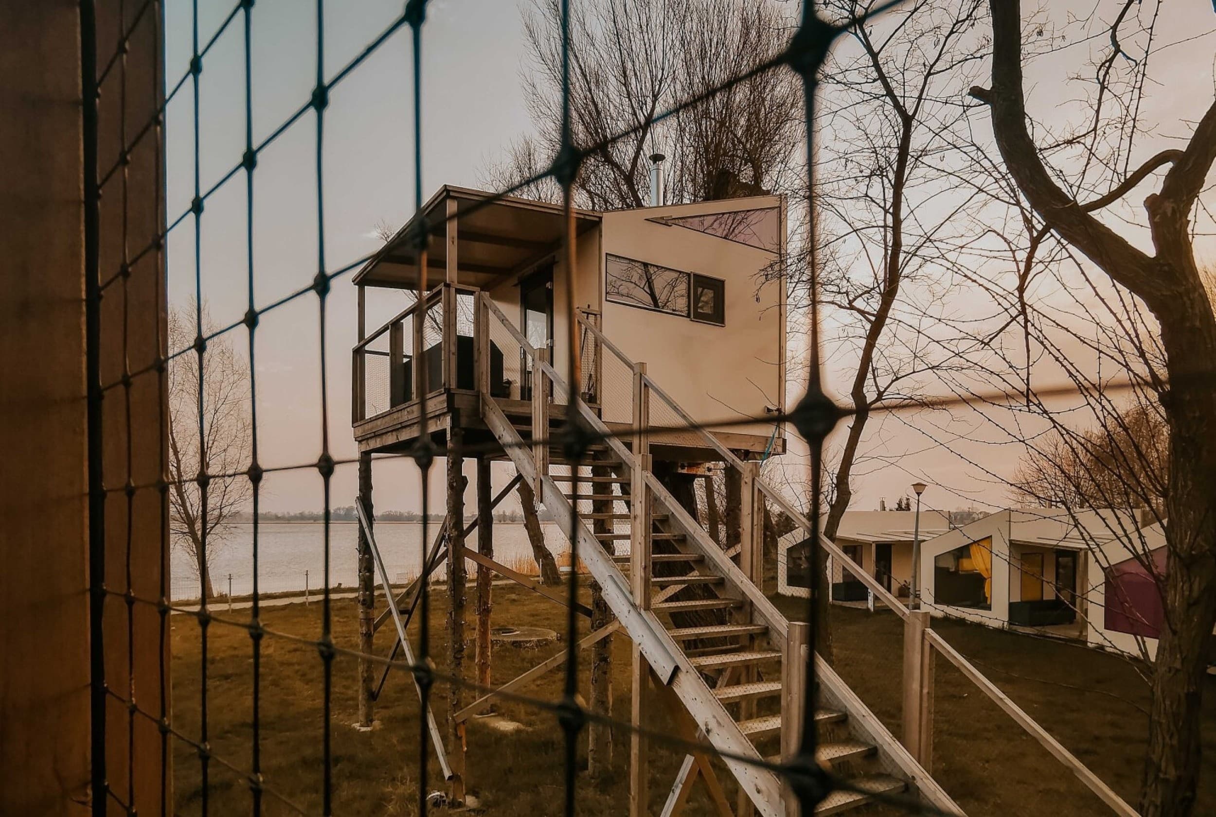 Rekreacyjny Pobyt pośród Drzew (2 Noce, 2 Osoby) | HT Houseboats & Herbals | Mielno | Wyjątkowy Prezent