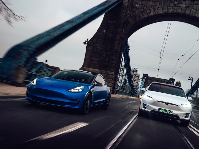 Jazda Teslą (15 minut) | Wiele Lokalizacji