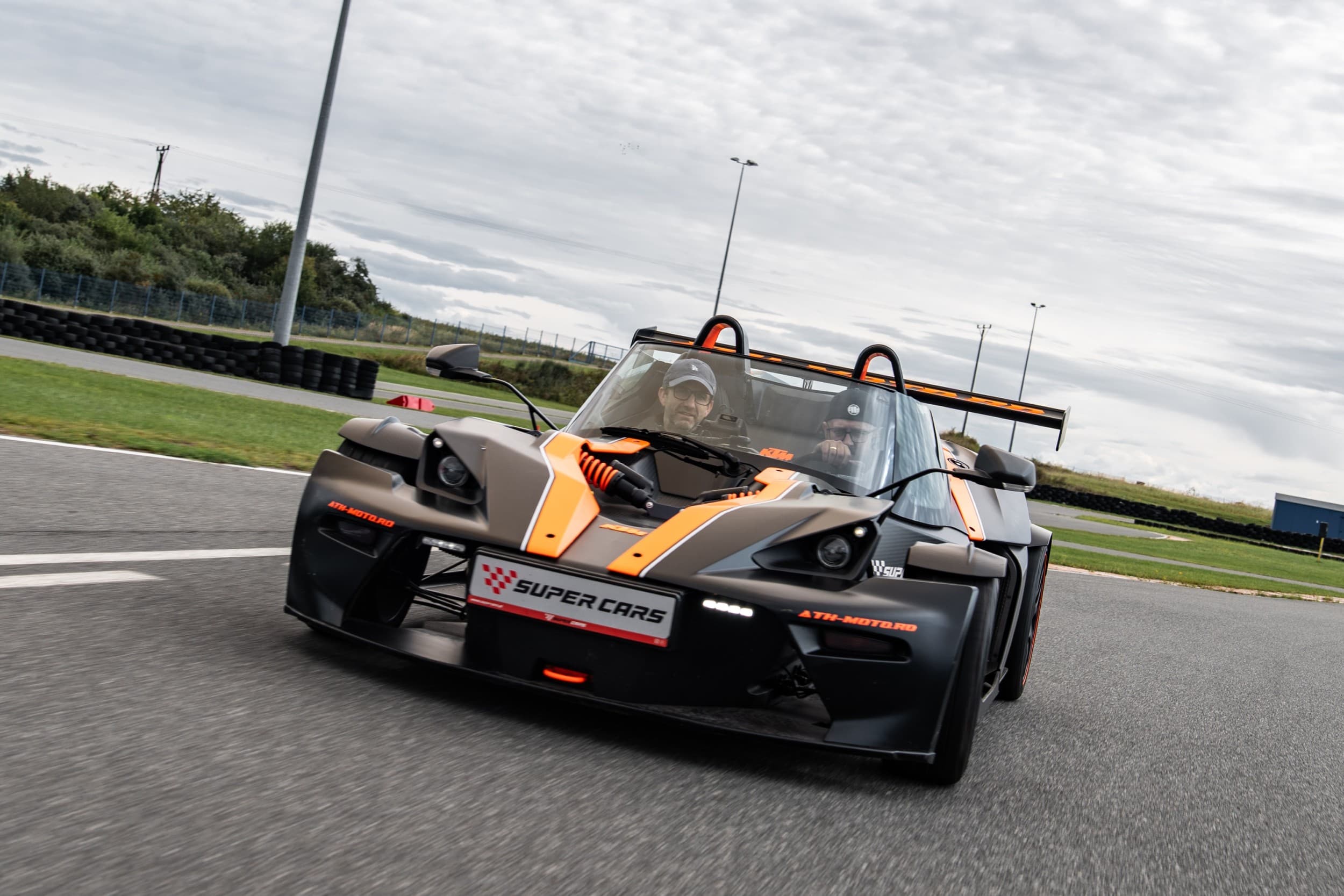 Jazda KTM X-BOW | 2 okrążenia | Wiele Lokalizacji 