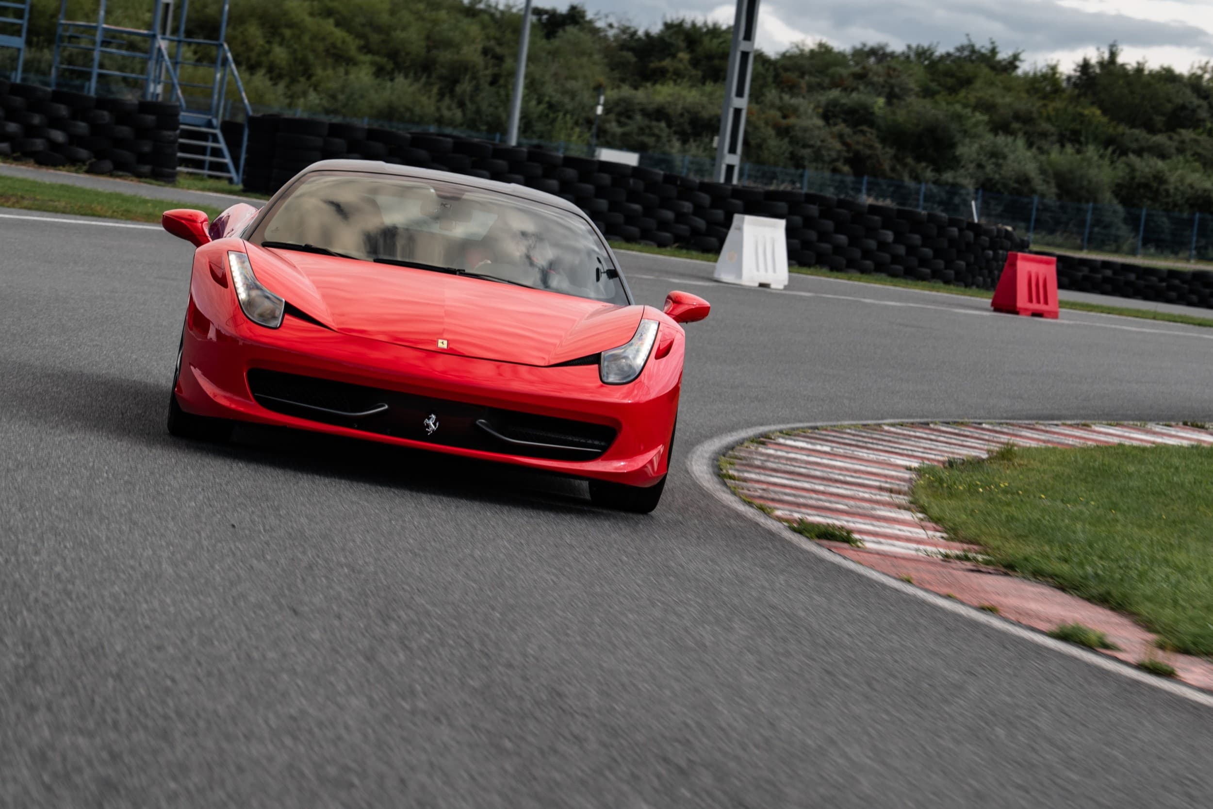 Jazda Ferrari 458 Italia | 2 okrążenia | Tor Główny Poznań