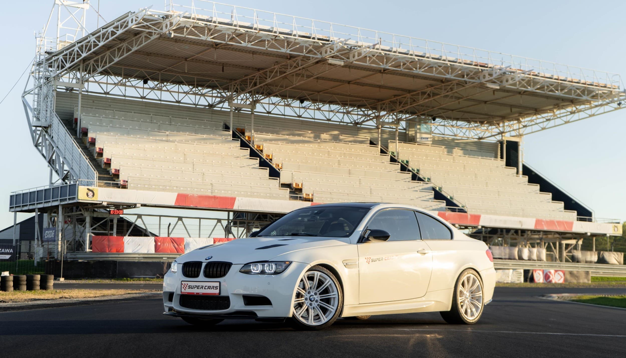 Jazda BMW M3 | 2 okrążenia | Wiele Lokalizacji 