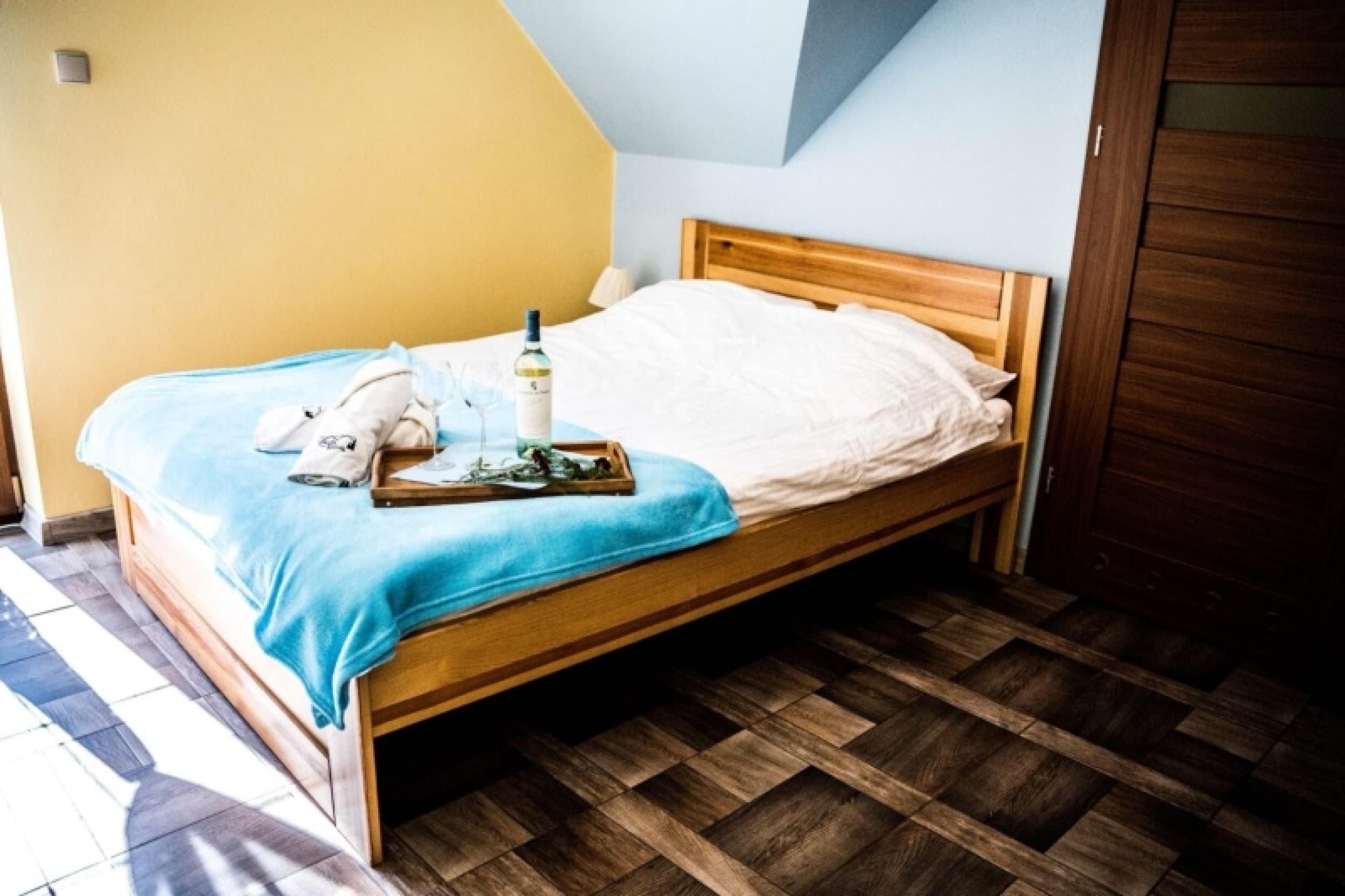 Romantyczny Pobyt w Apartamencie w Beskidach (2 Noce, 2 Osoby) | Chata na Końcu Świata | Słopnice  | Wyjątkowy Prezent