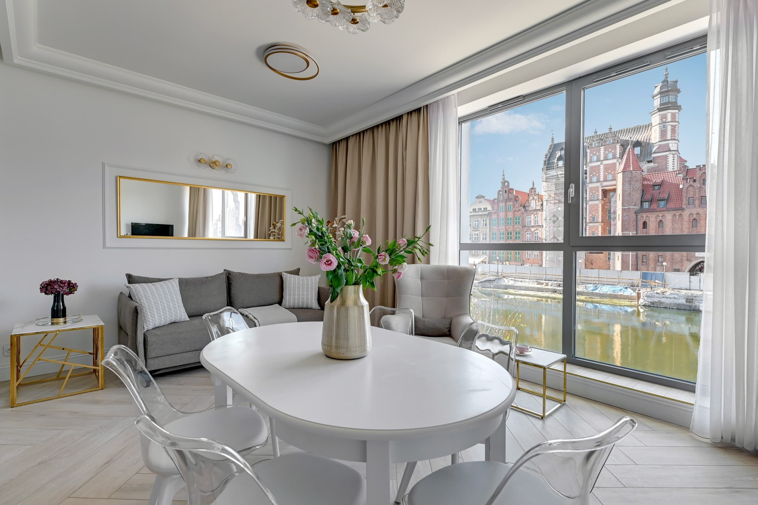 Wyjątkowy Pobyt w Apartamencie z Widokiem na Motławę (2 Noce, 1-6 Osób) | Lion Apartments | Gdańsk | Wyjątkowy Prezent