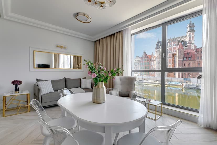 Wyjątkowy Pobyt w Apartamencie z Widokiem na Motławę (2 Noce, 1-6 Osób) | Lion Apartments | Gdańsk