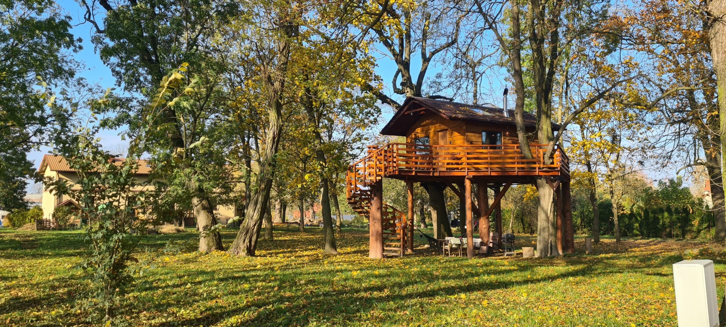 Romantyczny Pobyt w Domku na Drzewie (2 Noce, 2 Osoby) | TreeVill | Golędzinów | Wyjątkowy Prezent