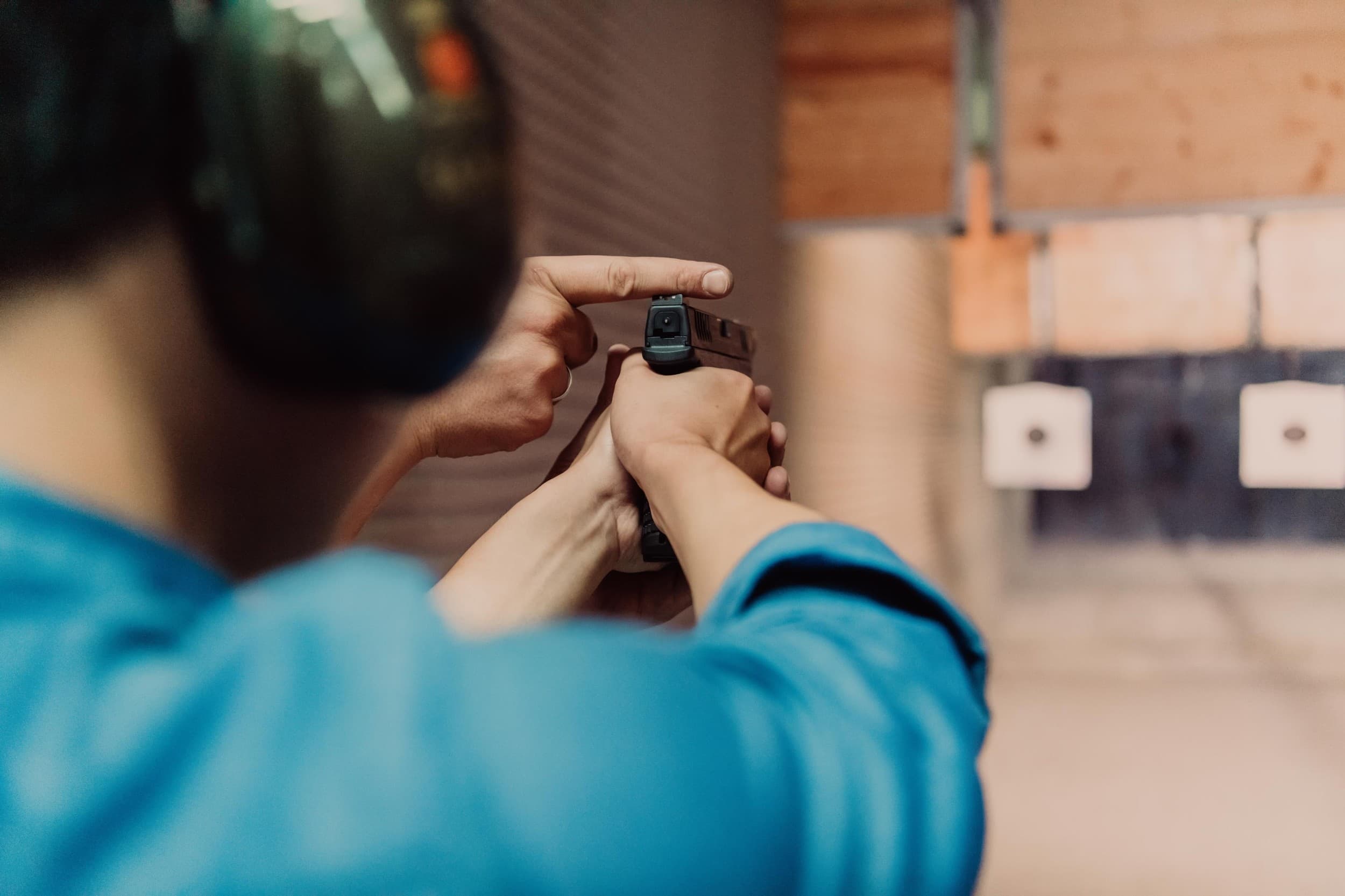 Szkolenie Strzeleckie dla Początkujących: Pistolet | Warszawa | Wyjątkowy Prezent