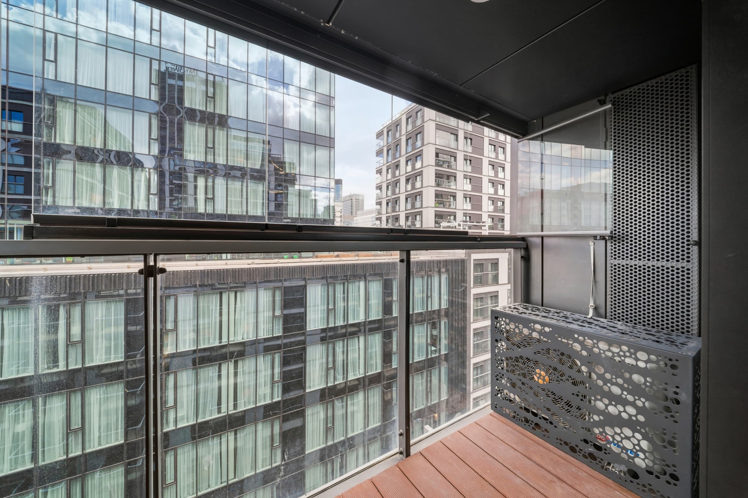 Romantyczny Pobyt w Apartamencie (2 Noce, 2 Osoby) | Golden Apartments | Warszawa 