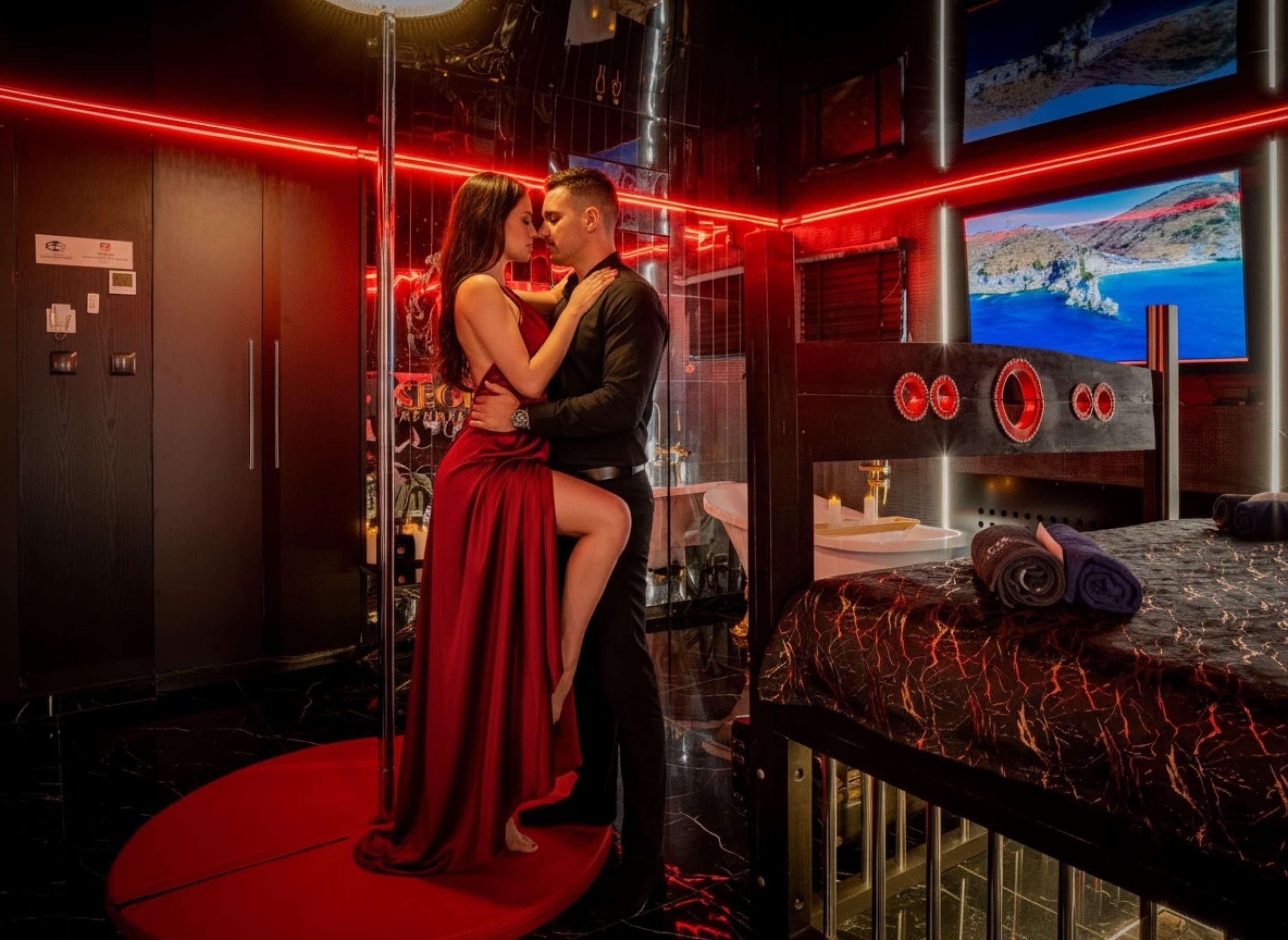 Romantyczny Pobyt w Apartamencie (1 Noc, 2 Osoby) | Secret Room | Gdańsk | Wyjątkowy Prezent