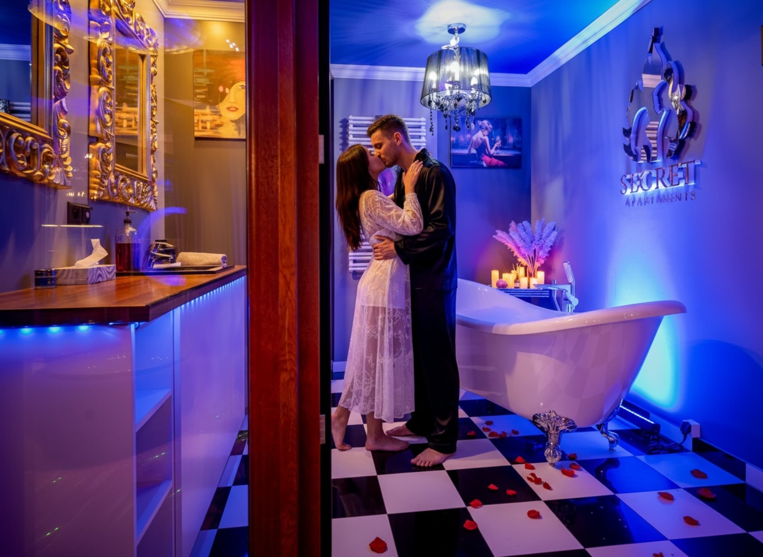 Romantyczny Pobyt w Apartamencie Pink (1 Noc, 2 Osoby) | Secret Room | Gdańsk | Wyjątkowy Prezent