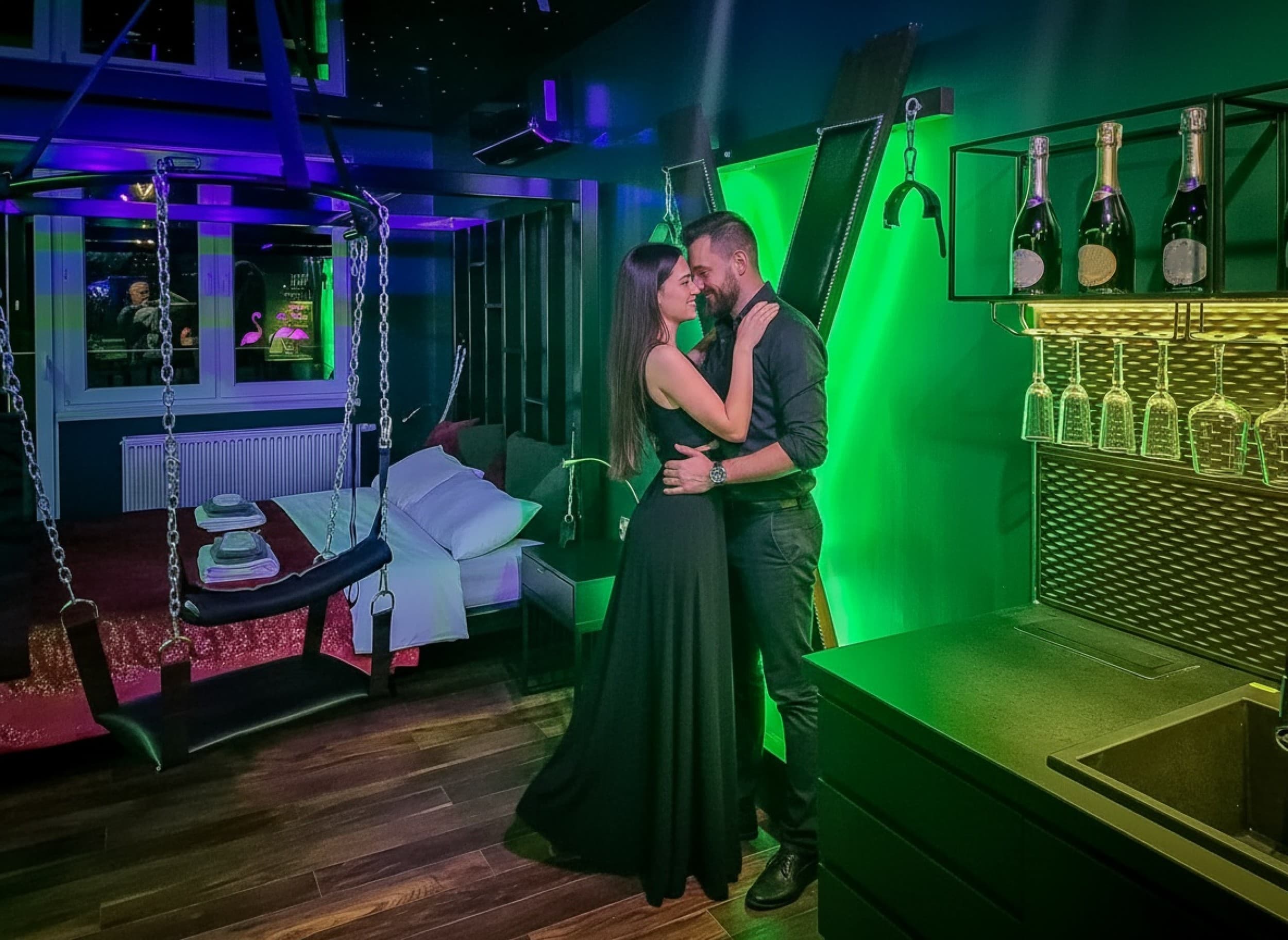 Romantyczny Pobyt w Apartamencie Green (1 Noc, 2 Osoby) | Secret Room | Toruń | Wyjątkowy Prezent